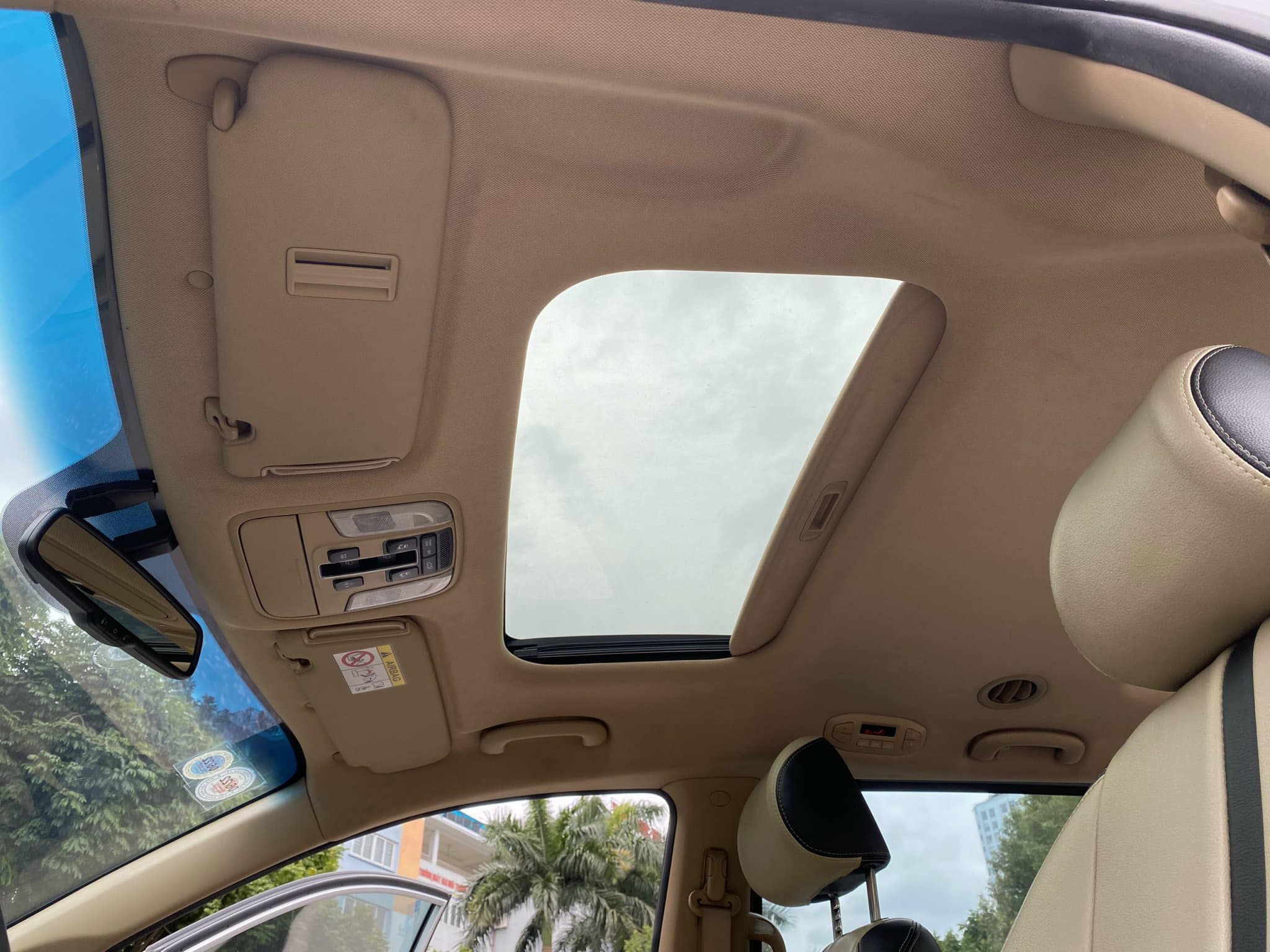 Cần bán Kia Sedona 2.2L DATH năm sản xuất 2018, màu bạc