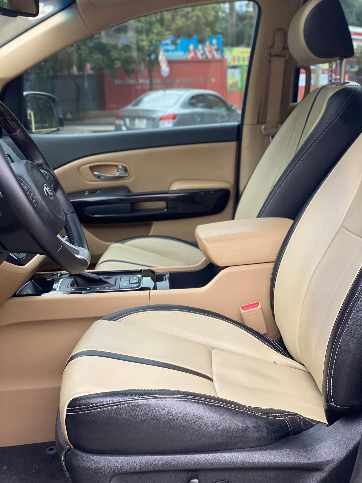 Cần bán Kia Sedona 2.2L DATH năm sản xuất 2018, màu bạc