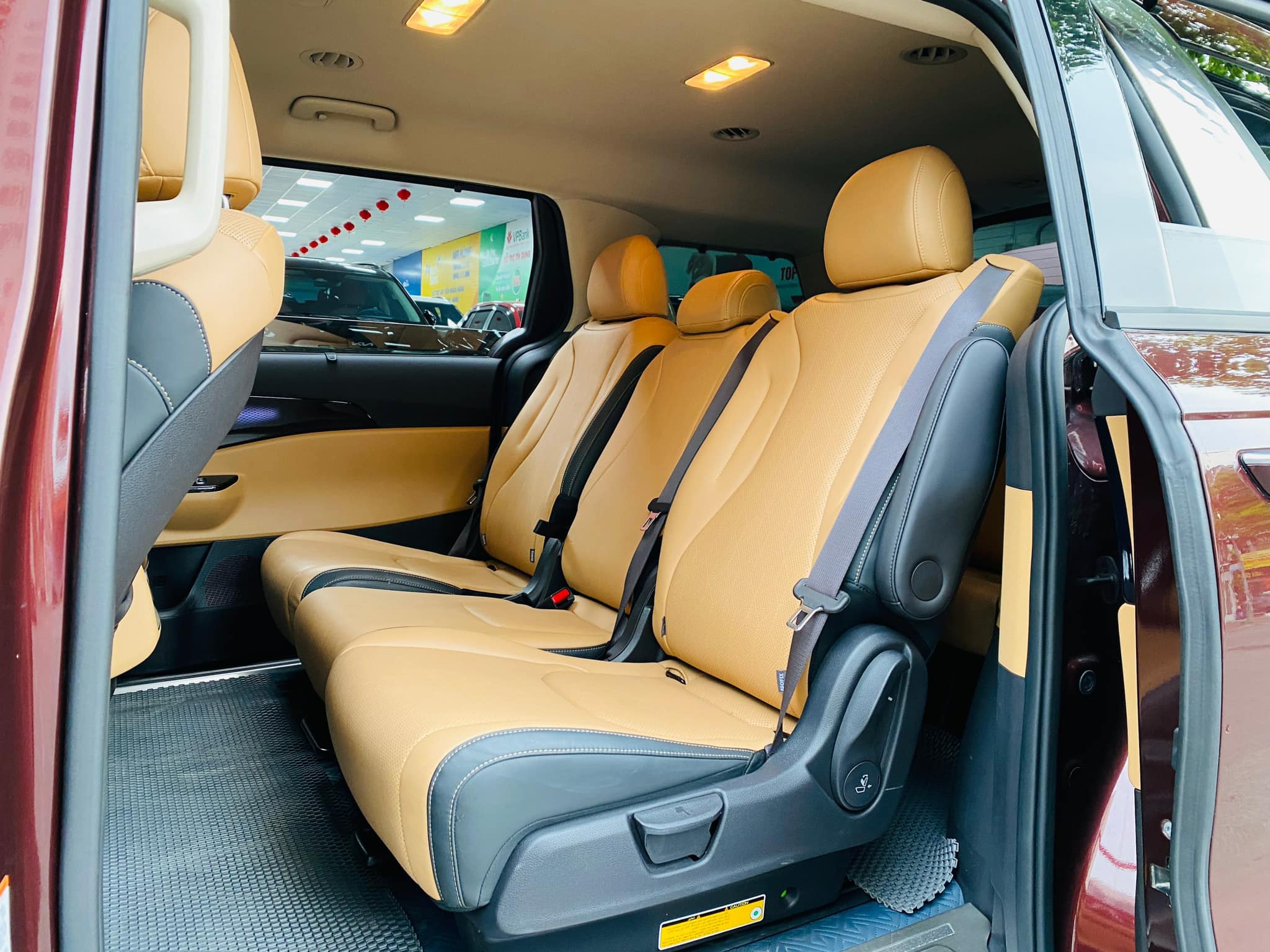 Cần bán xe Kia Carnival Premium 2.2D 8S sản xuất năm 2023, màu đỏ