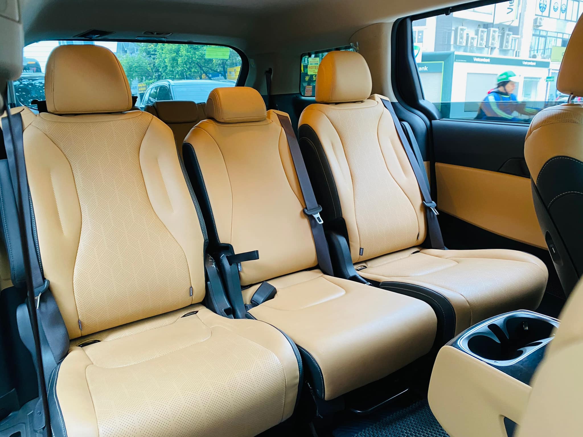 Cần bán xe Kia Carnival Premium 2.2D 8S sản xuất năm 2023, màu đỏ