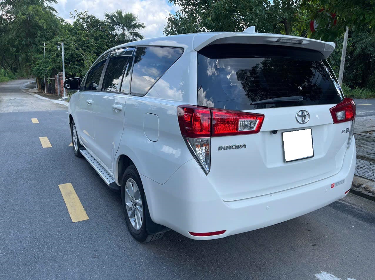 Cần bán Toyota Innova 2.0G năm sản xuất 2019, màu trắng