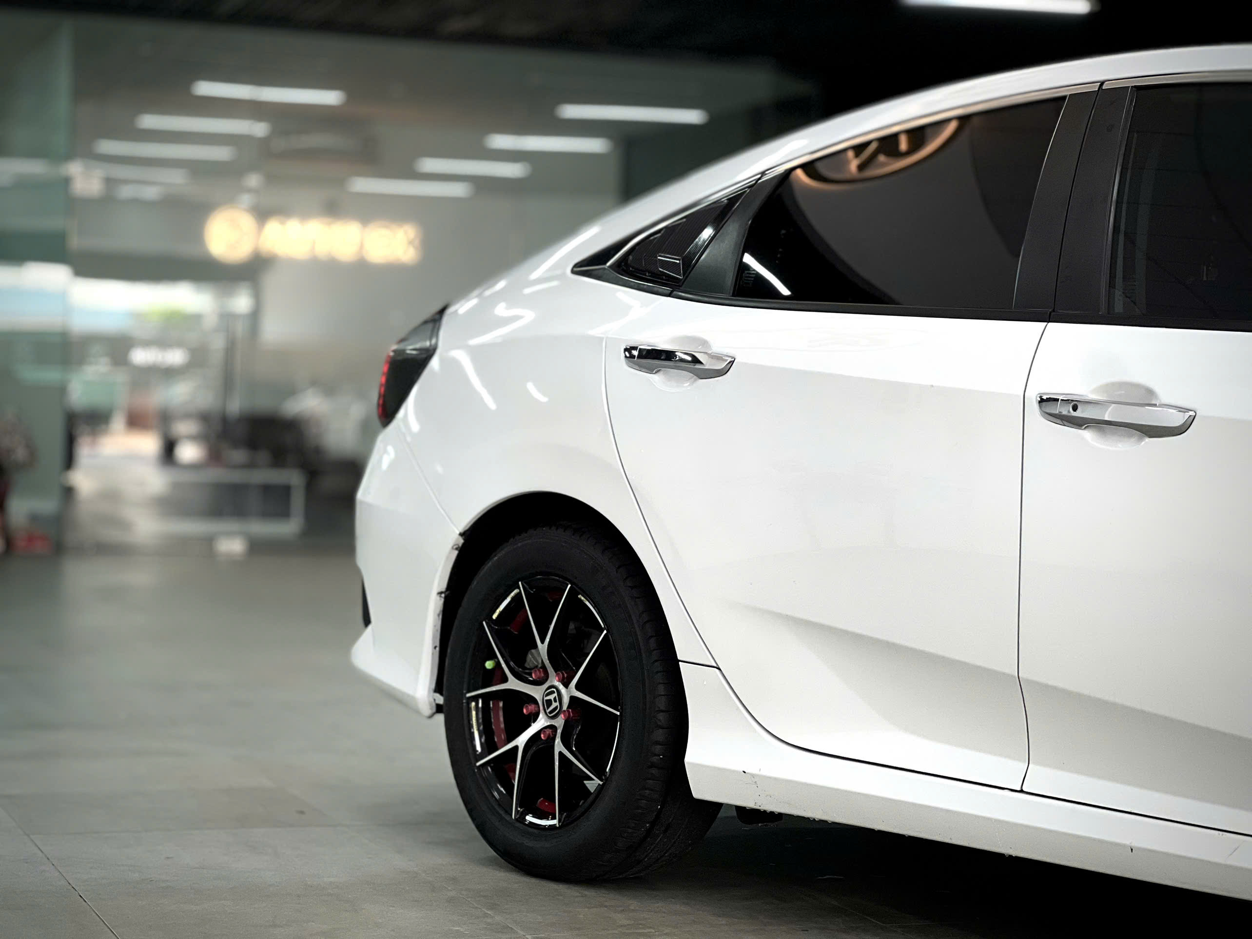 Bán xe Honda Civic 1.8G sản xuất 2021, màu trắng, nhập khẩu nguyên chiếc