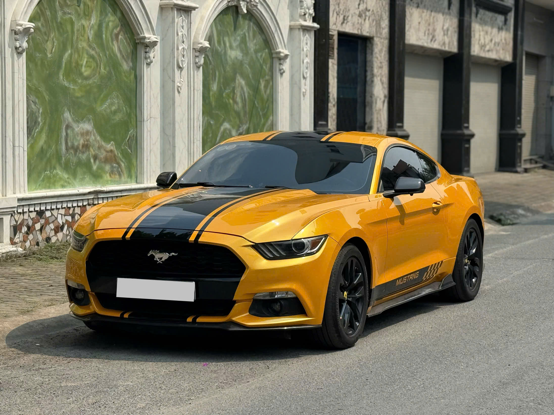 Cần bán xe Ford Mustang Ecoboost sản xuất 2015, màu vàng, nhập khẩu, 1.22 tỉ