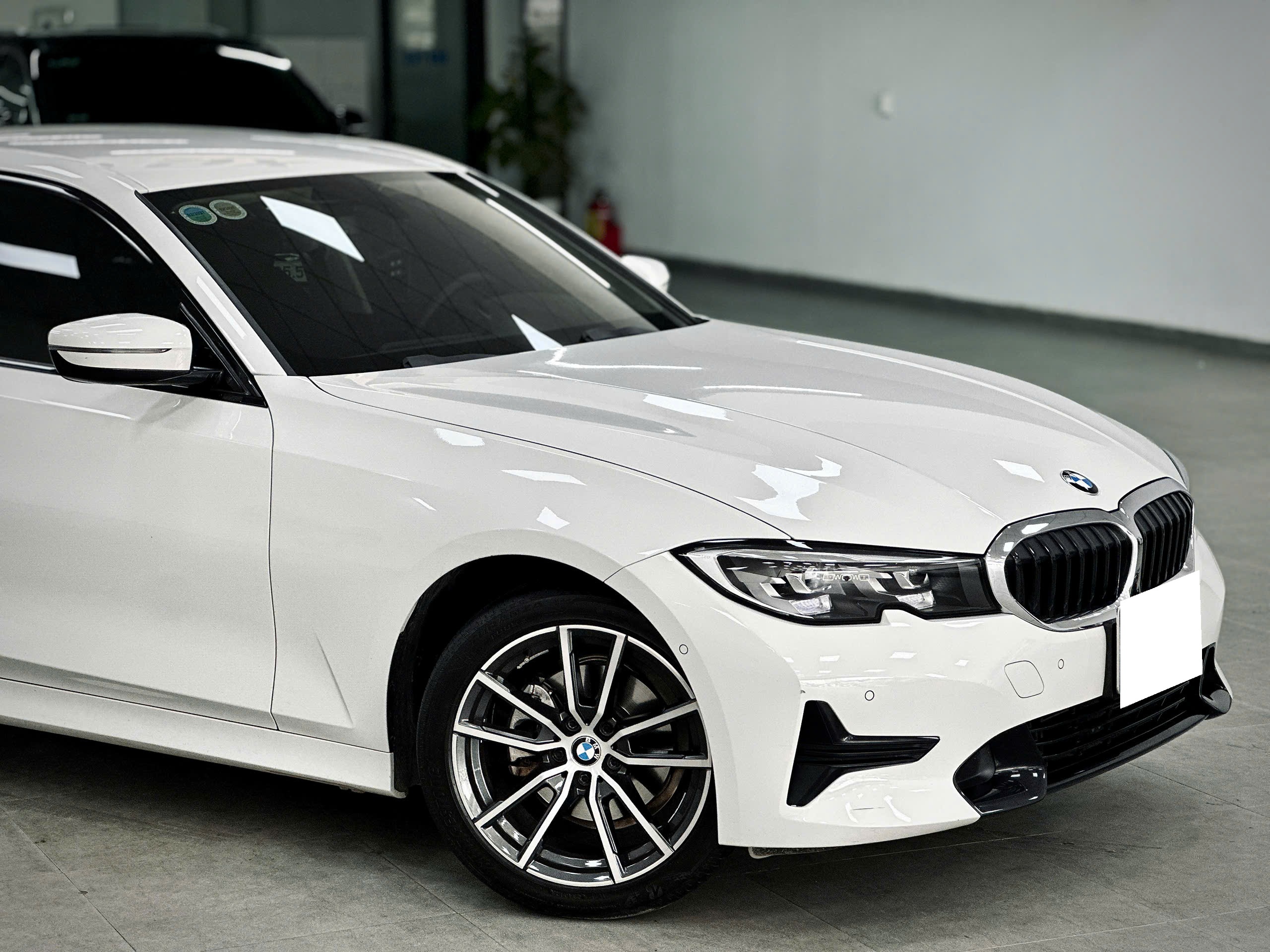 Bán BMW 3 Series 320i Sport Line sản xuất năm 2022, màu trắng, giá tốt