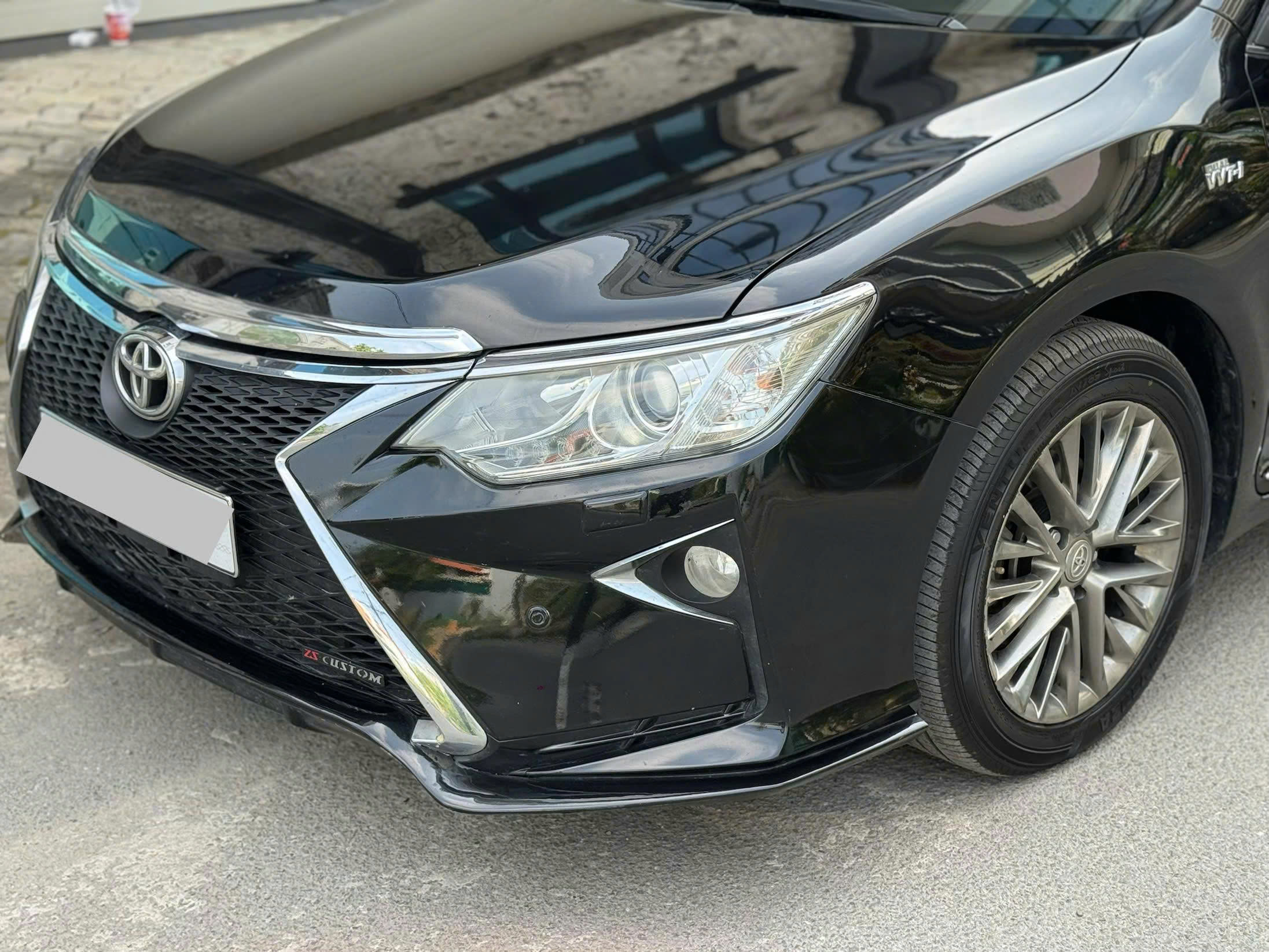 Cần bán Toyota Camry 2.5Q năm 2017, màu đen, giá tốt