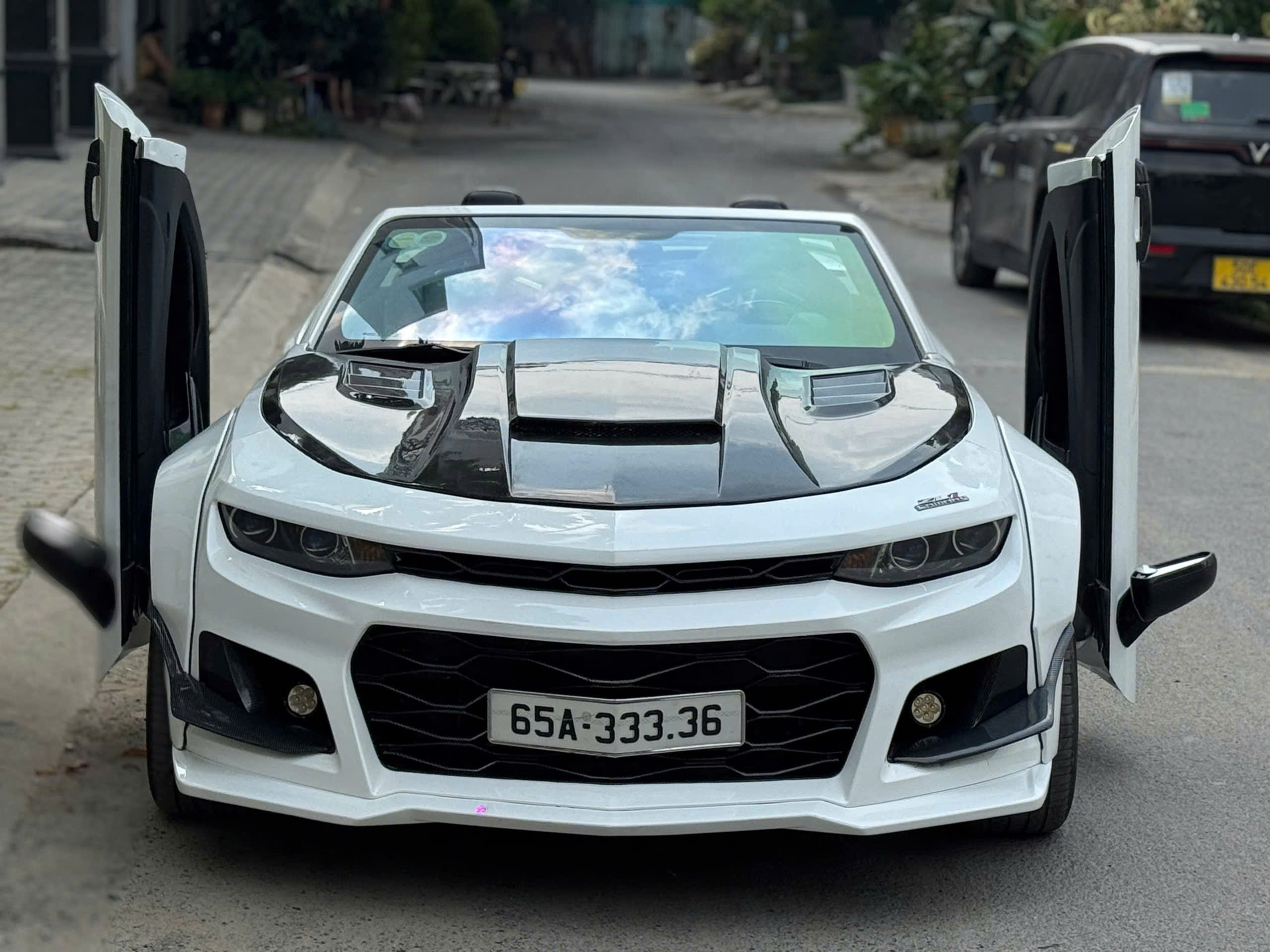 Bán ô tô Chevrolet Camaro 2.0 Turbo năm sản xuất 2016, màu trắng, xe nhập