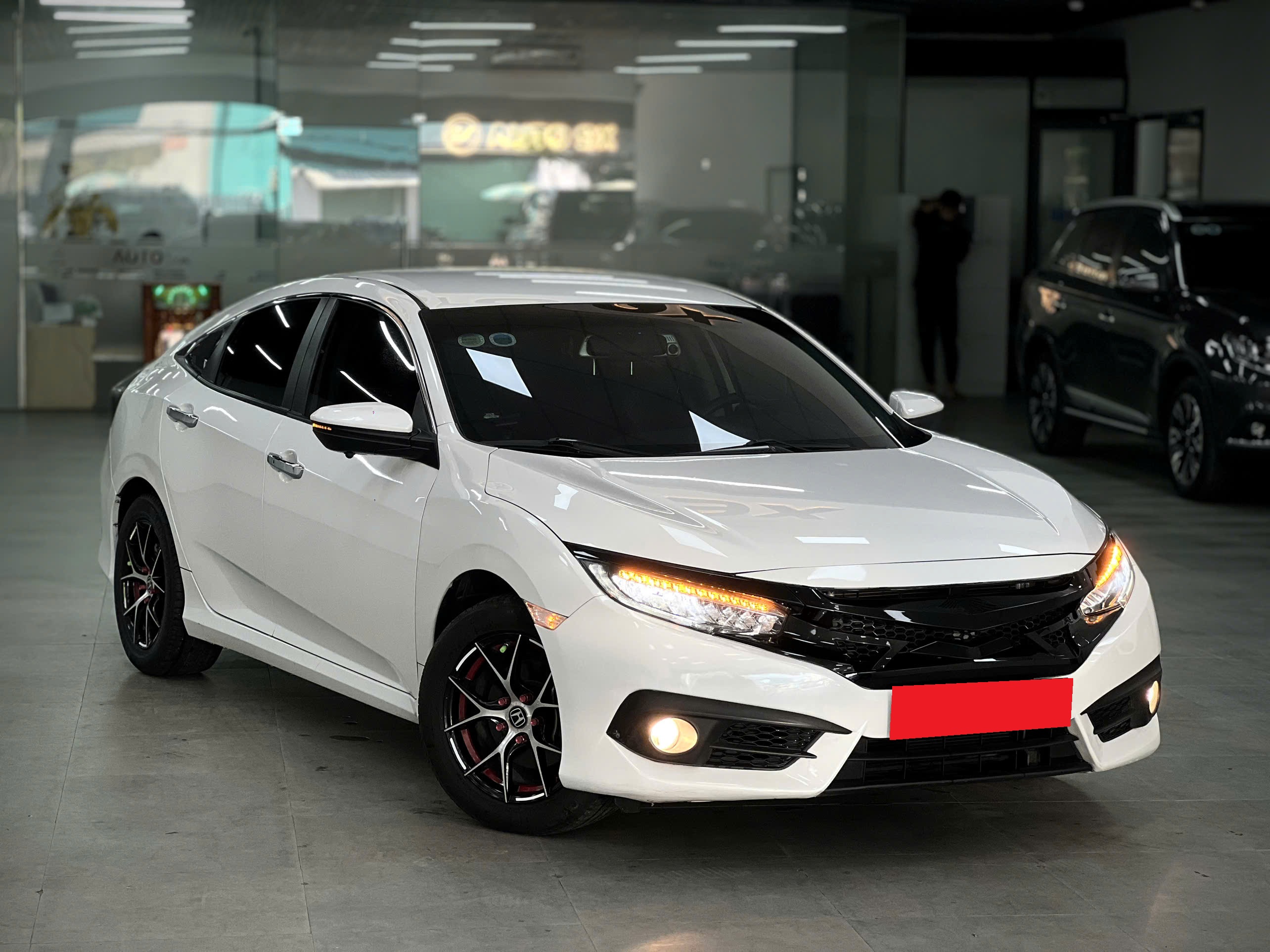 Bán xe Honda Civic 1.8G sản xuất 2021, màu trắng, nhập khẩu nguyên chiếc