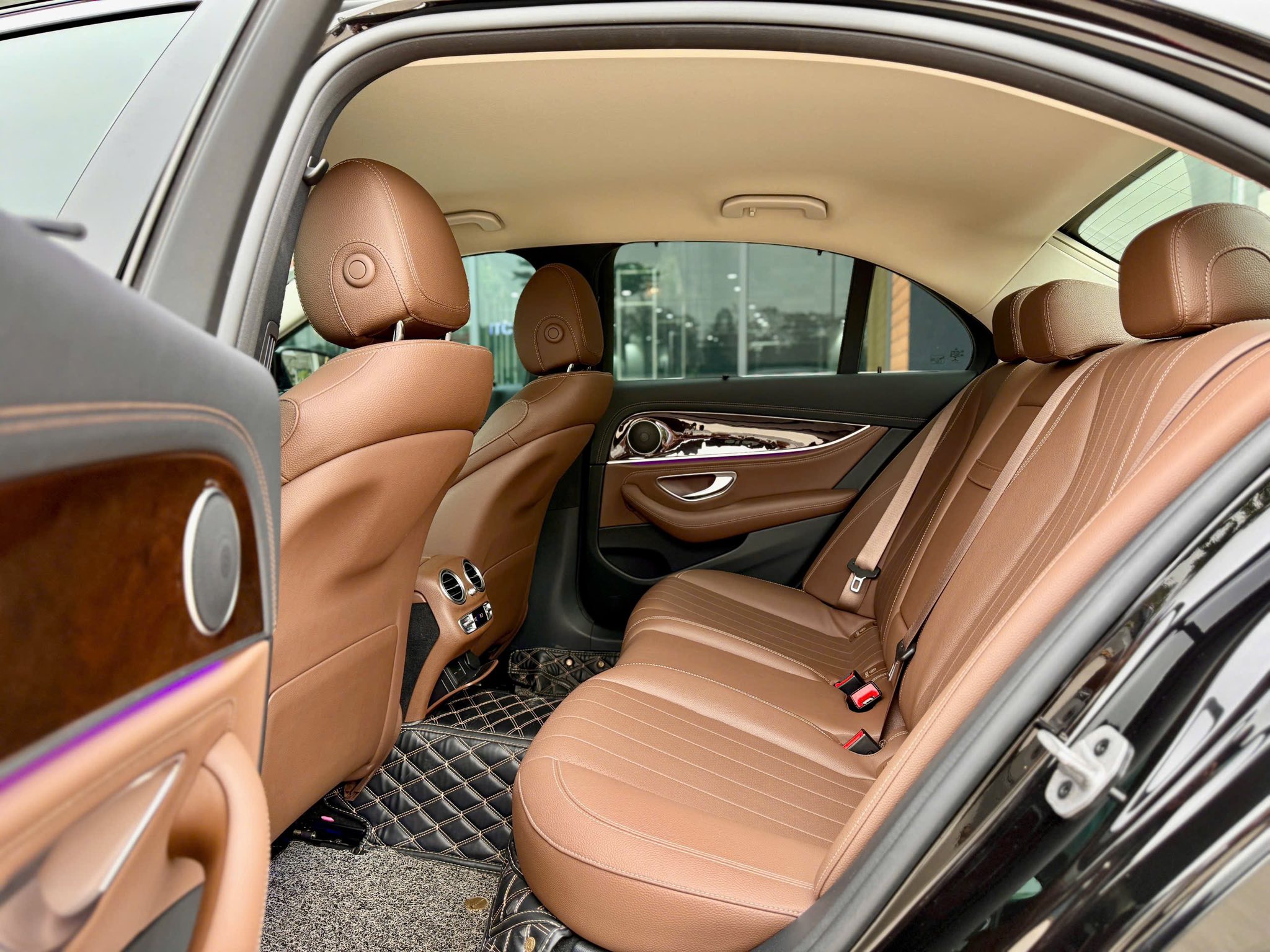 Cần bán Mercedes-Benz E class E200 Exclusive sản xuất năm 2022, màu đen, 1.499 tỉ