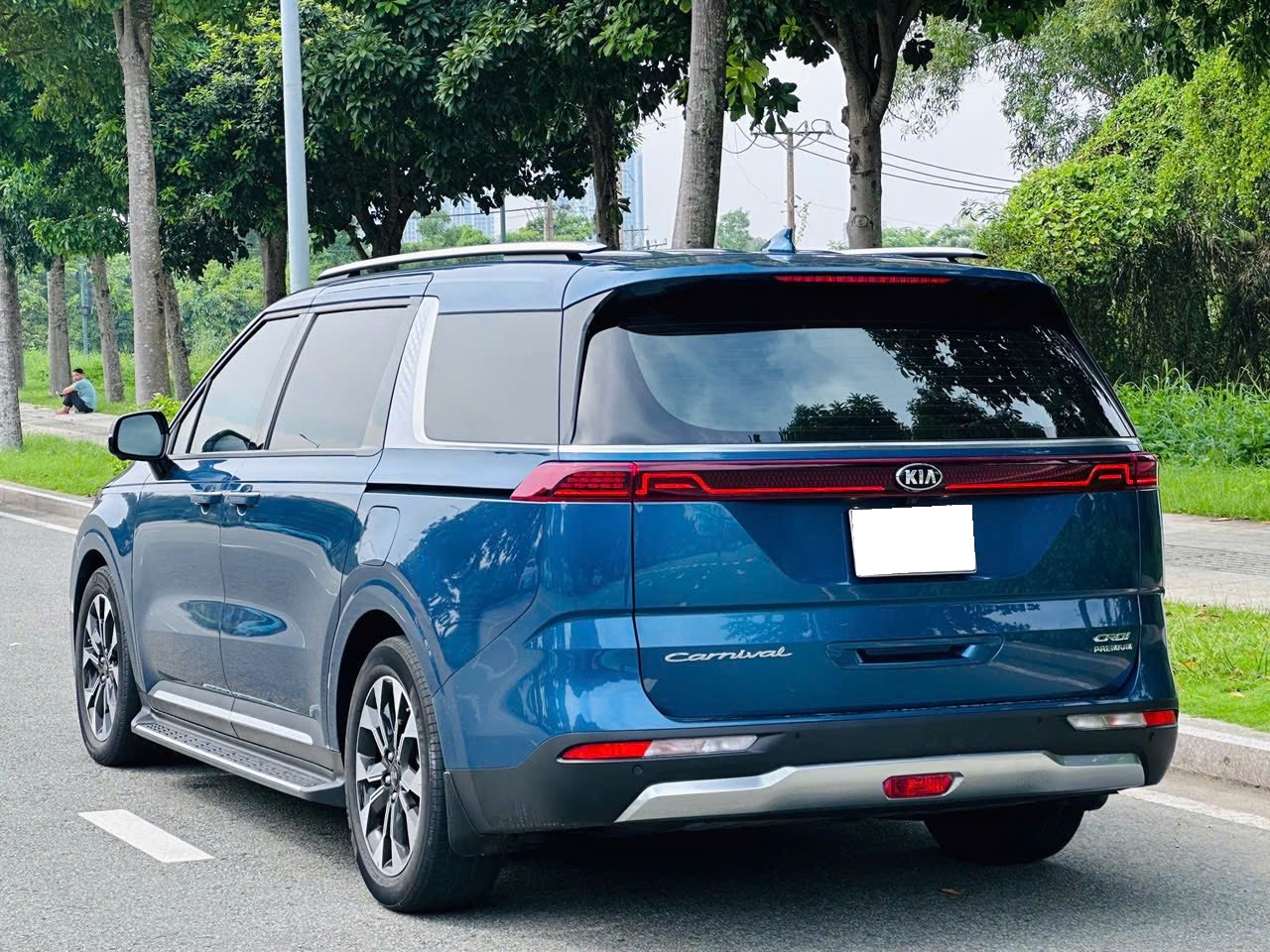 Cần bán xe Kia Carnival Premium 2.2D 8S sản xuất 2022, màu xanh lam