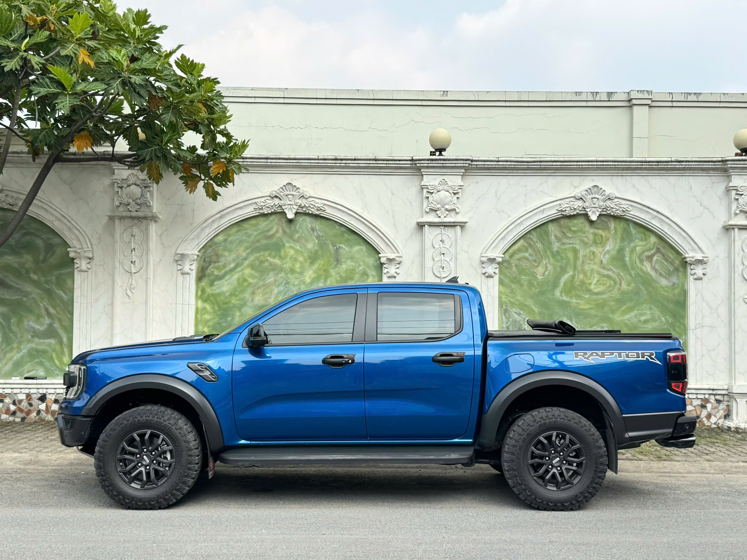Cần bán xe Ford Ranger Raptor 2.0L 4x4 AT sản xuất năm 2024, màu xanh lam, xe nhập