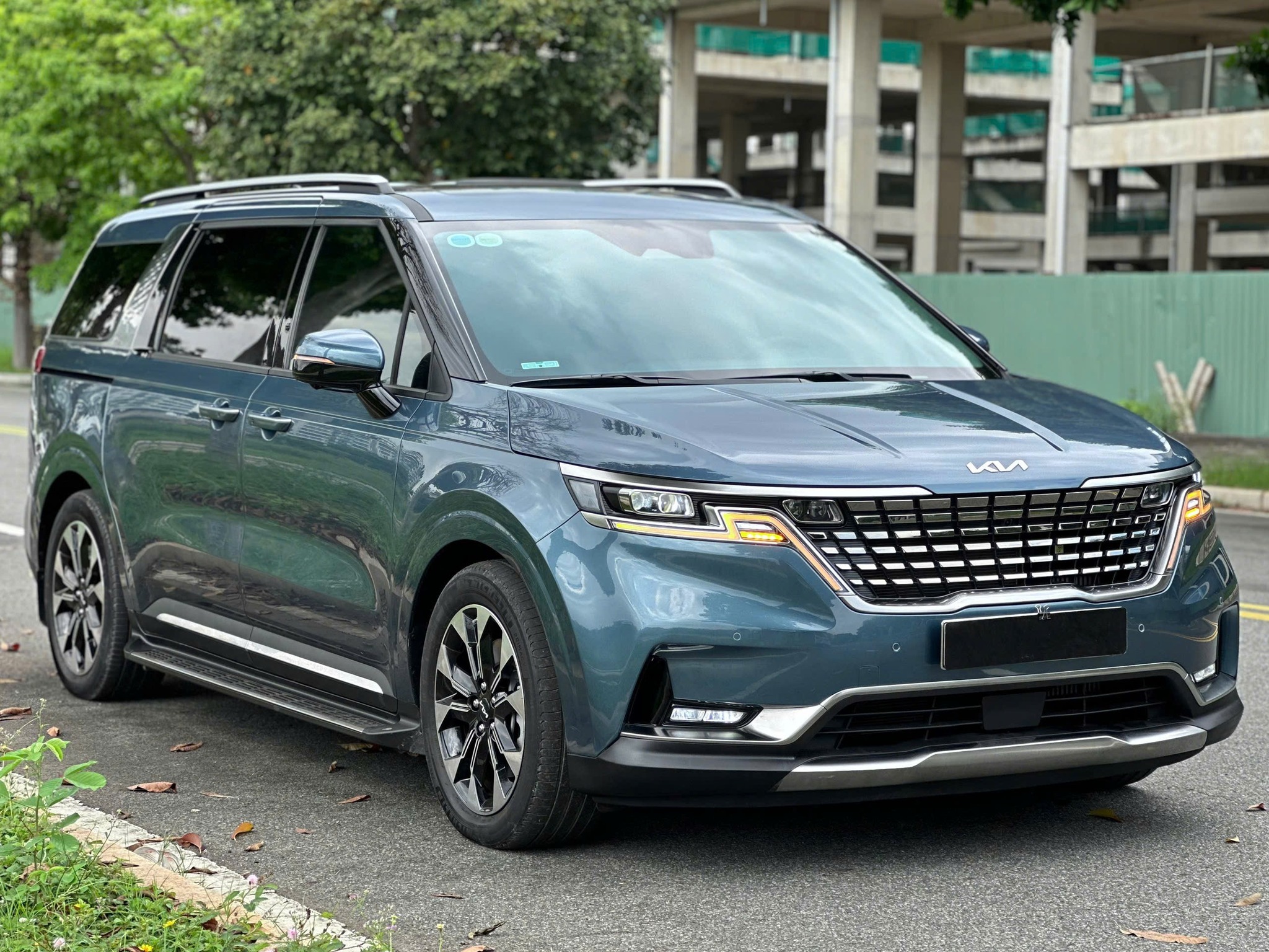 Bán Kia Carnival Signature 2.2D Full dầu năm sản xuất 2024, màu xanh lam