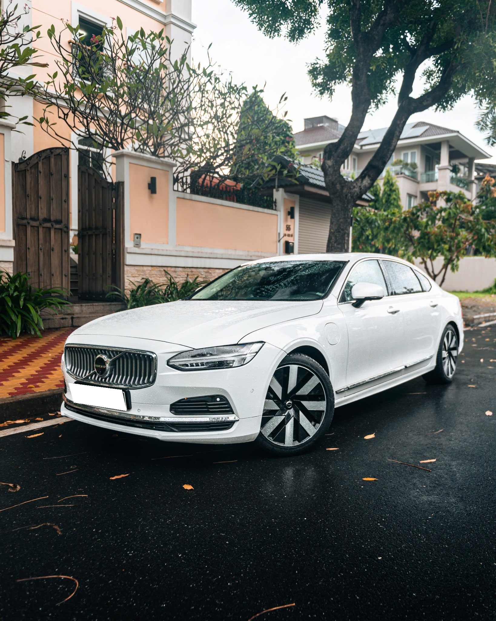Cần bán Volvo S90 T8 AWD năm sản xuất 2025, màu trắng, nhập khẩu nguyên chiếc, 2.43 tỉ