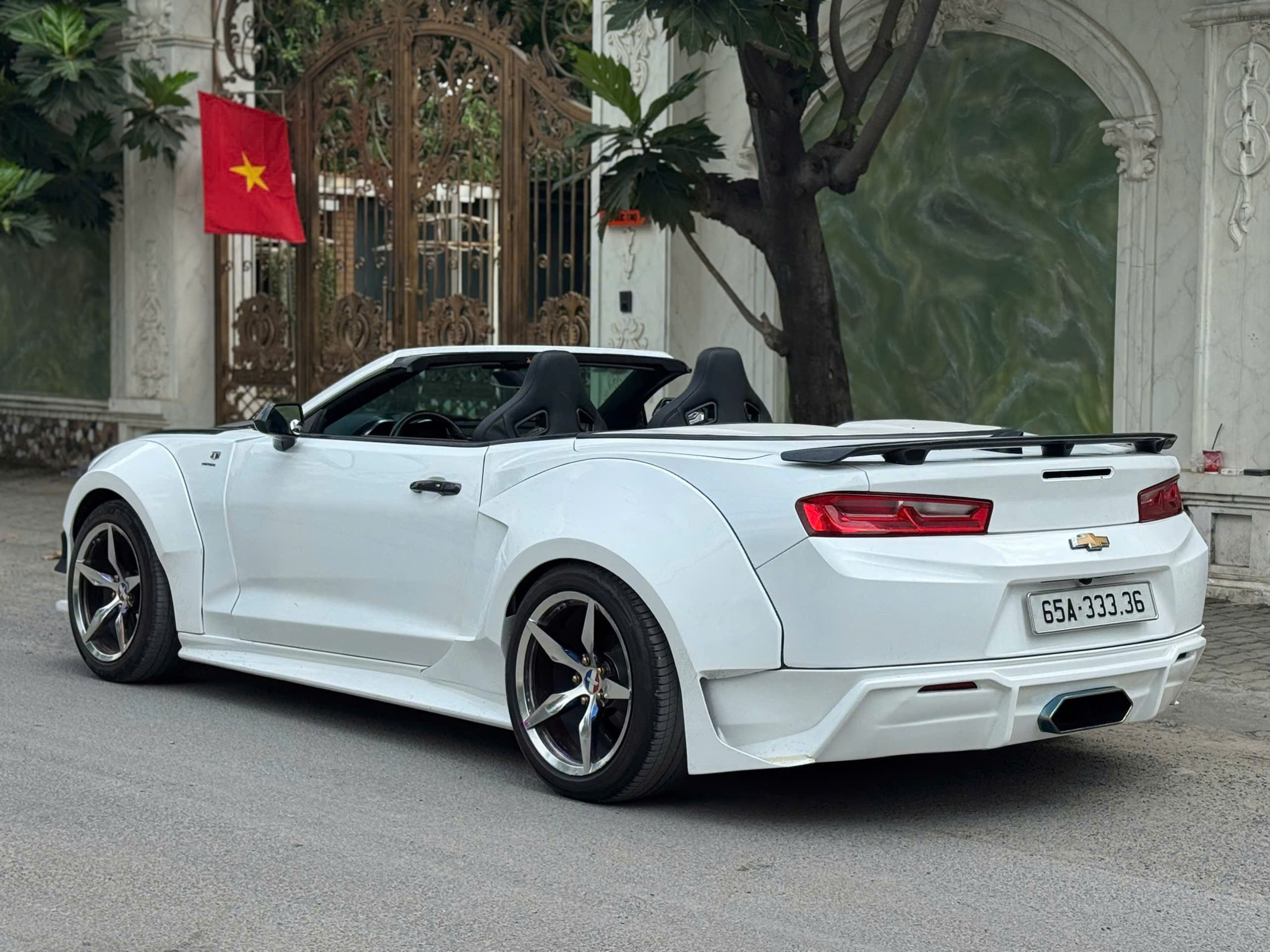 Bán ô tô Chevrolet Camaro 2.0 Turbo năm sản xuất 2016, màu trắng, xe nhập