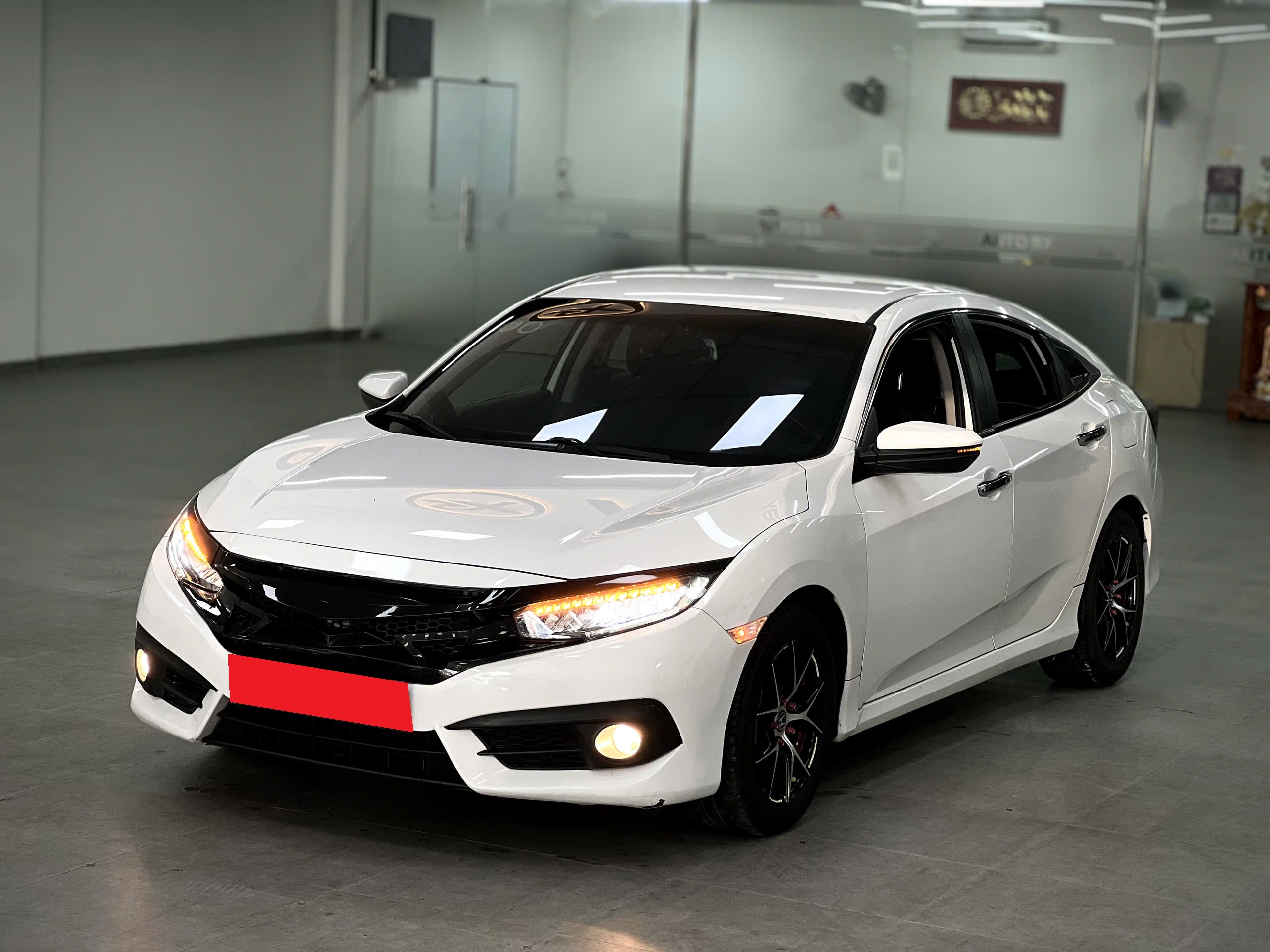 Bán xe Honda Civic 1.8G sản xuất 2021, màu trắng, nhập khẩu nguyên chiếc