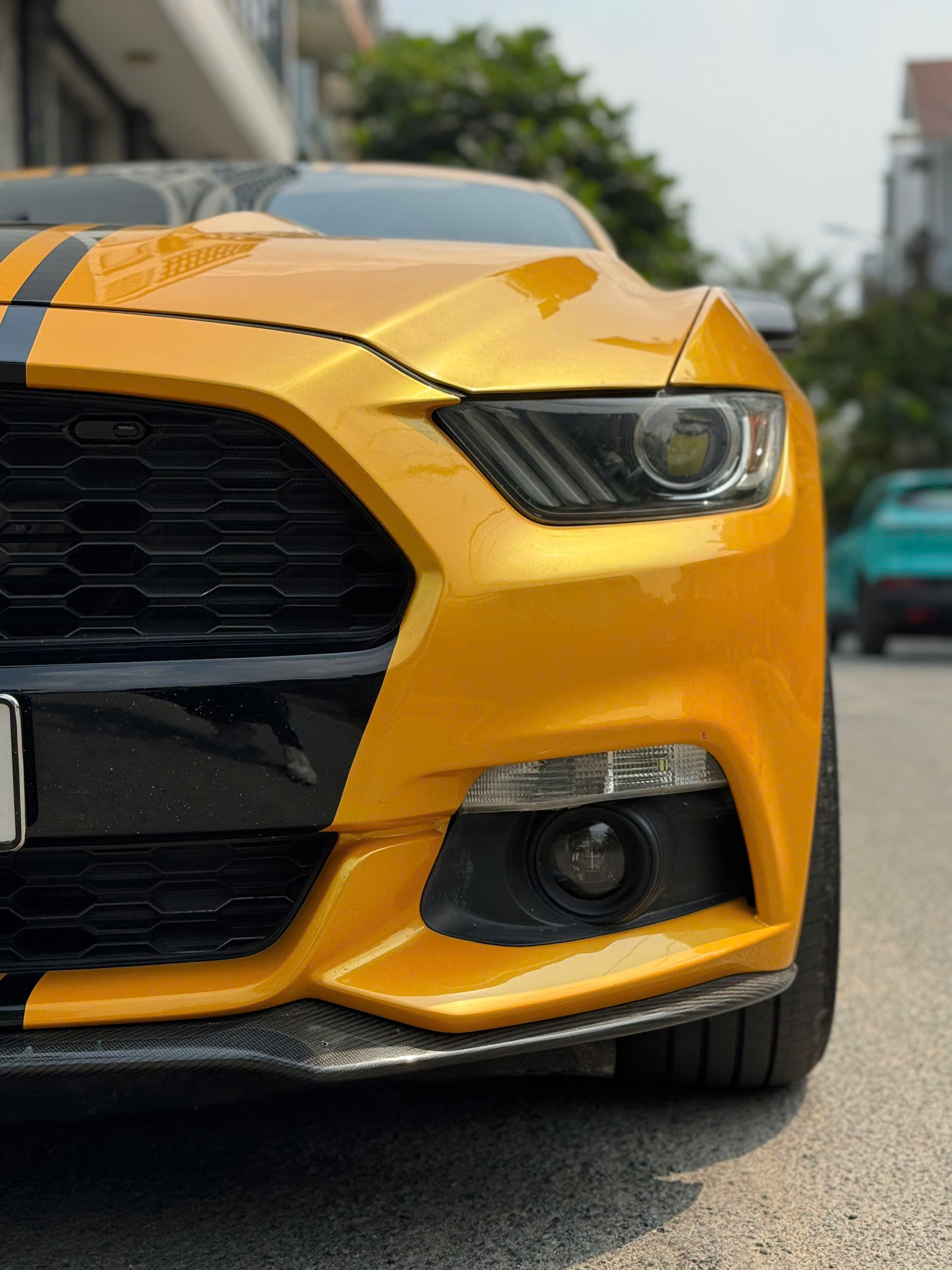 Cần bán xe Ford Mustang Ecoboost sản xuất 2015, màu vàng, nhập khẩu, 1.22 tỉ