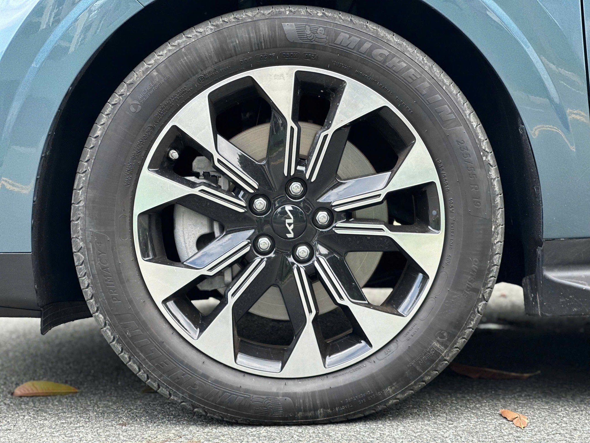 Bán Kia Carnival Signature 2.2D Full dầu năm sản xuất 2024, màu xanh lam