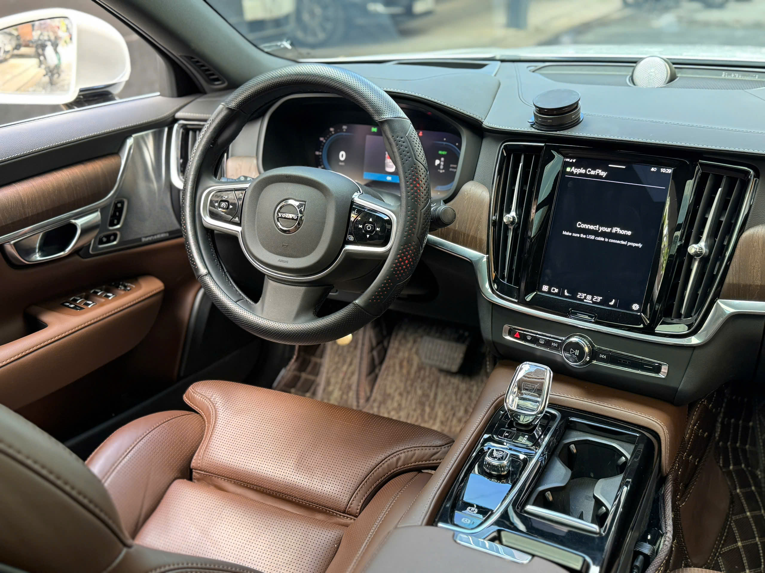 Cần bán Volvo S90 T8 AWD năm sản xuất 2025, màu trắng, nhập khẩu nguyên chiếc, 2.43 tỉ