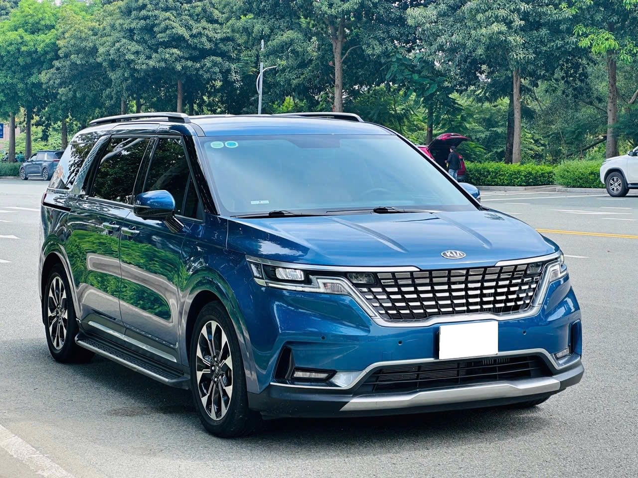 Cần bán xe Kia Carnival Premium 2.2D 8S sản xuất 2022, màu xanh lam