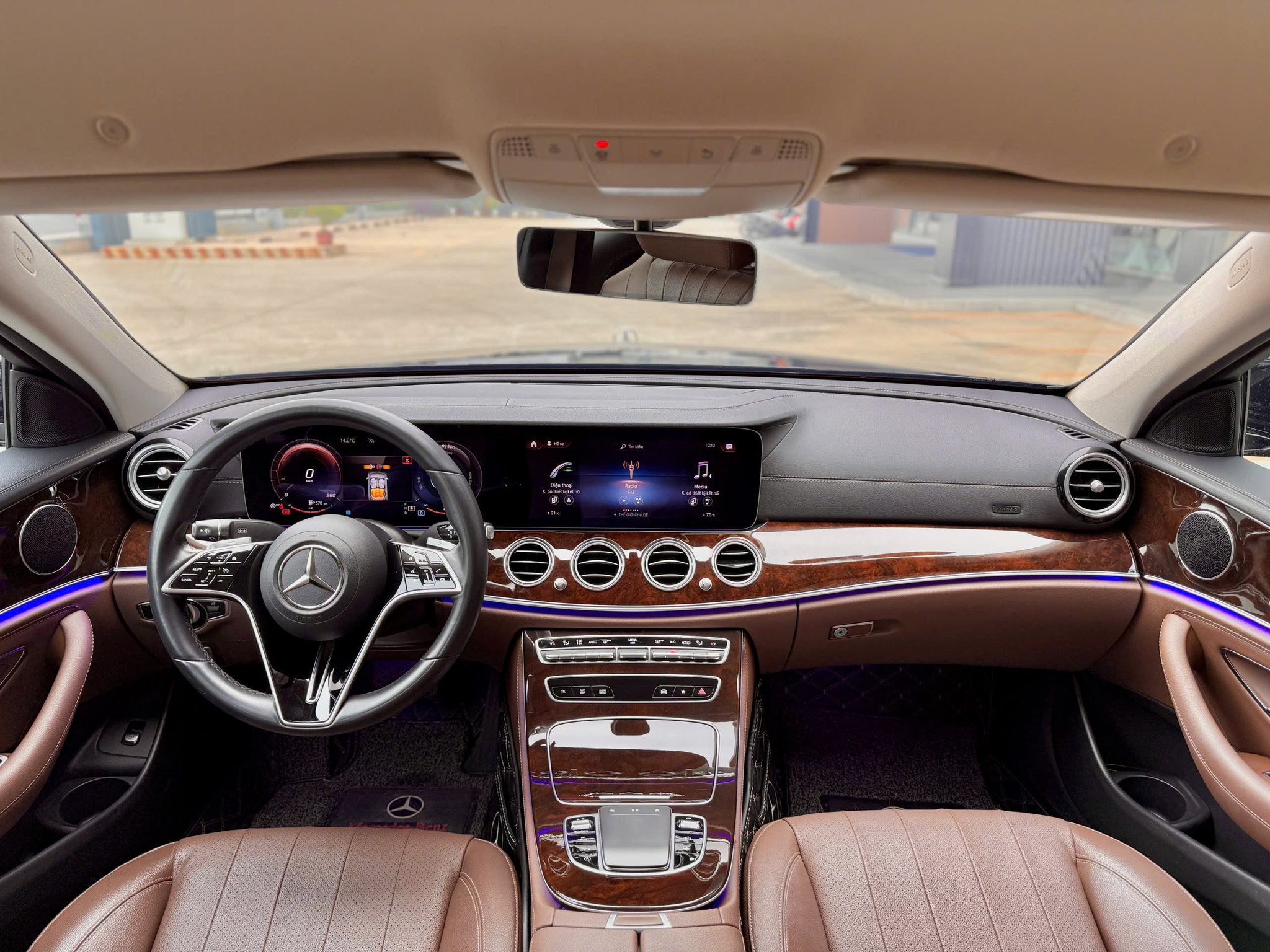 Cần bán Mercedes-Benz E class E200 Exclusive sản xuất năm 2022, màu đen, 1.499 tỉ