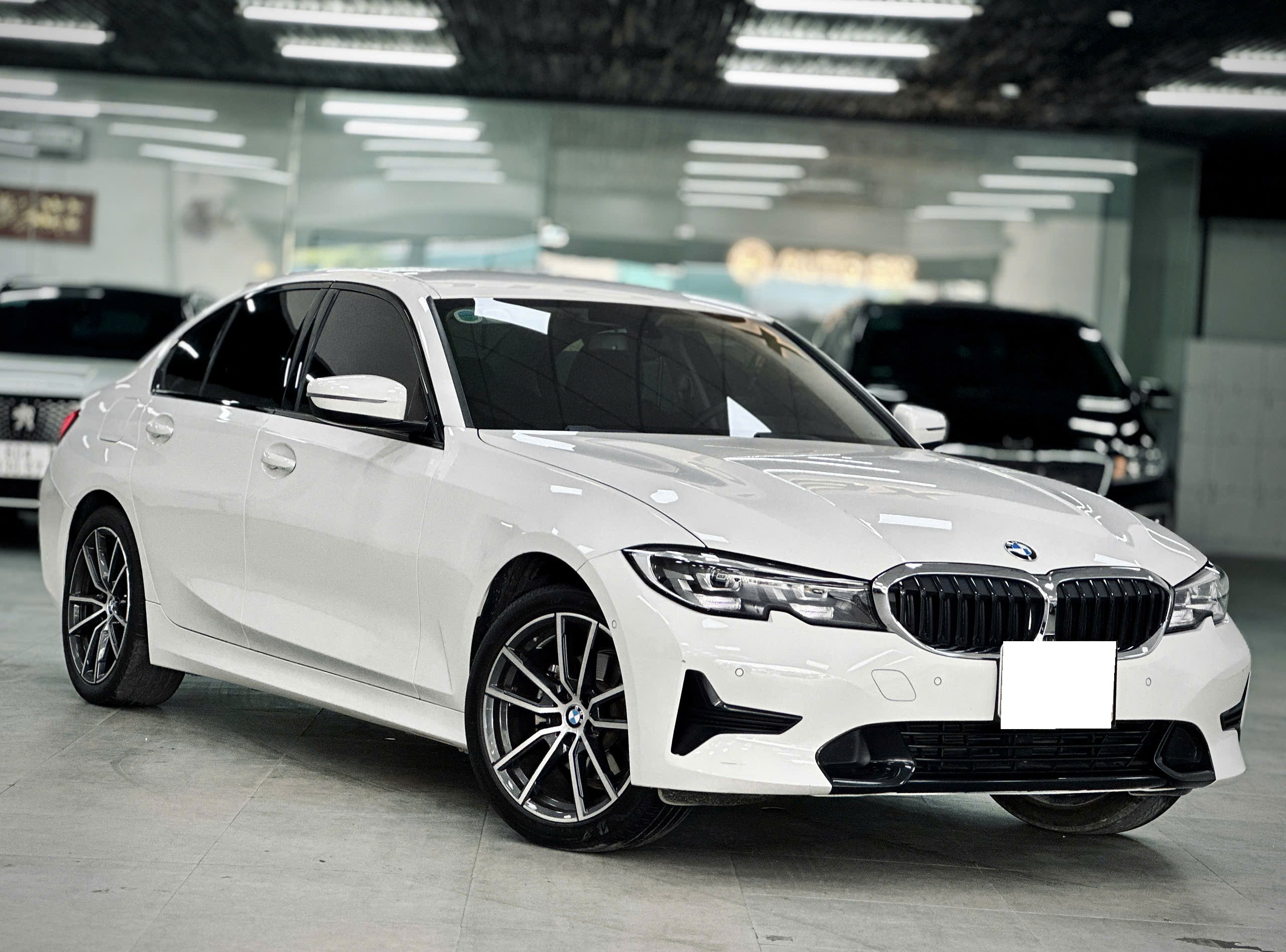 Bán BMW 3 Series 320i Sport Line sản xuất năm 2022, màu trắng, giá tốt
