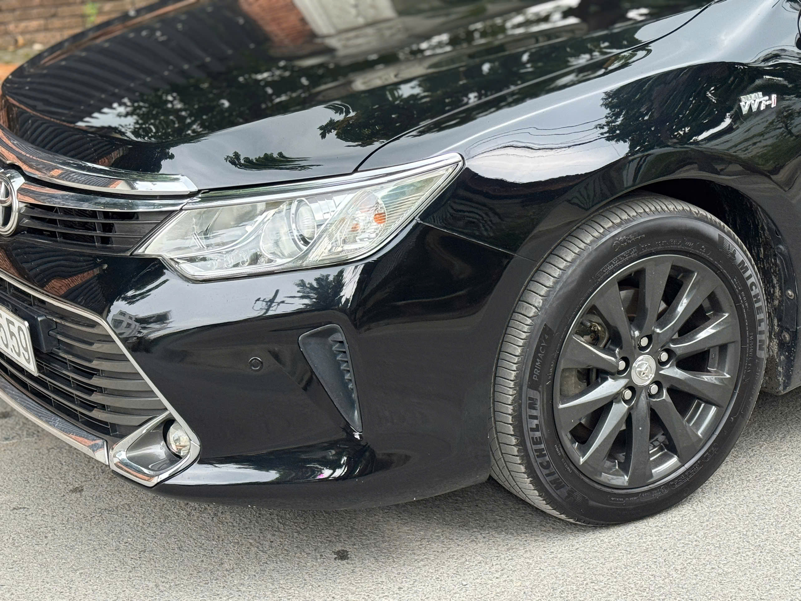 Cần bán xe Toyota Camry 2.5Q năm 2016, màu đen, giá tốt