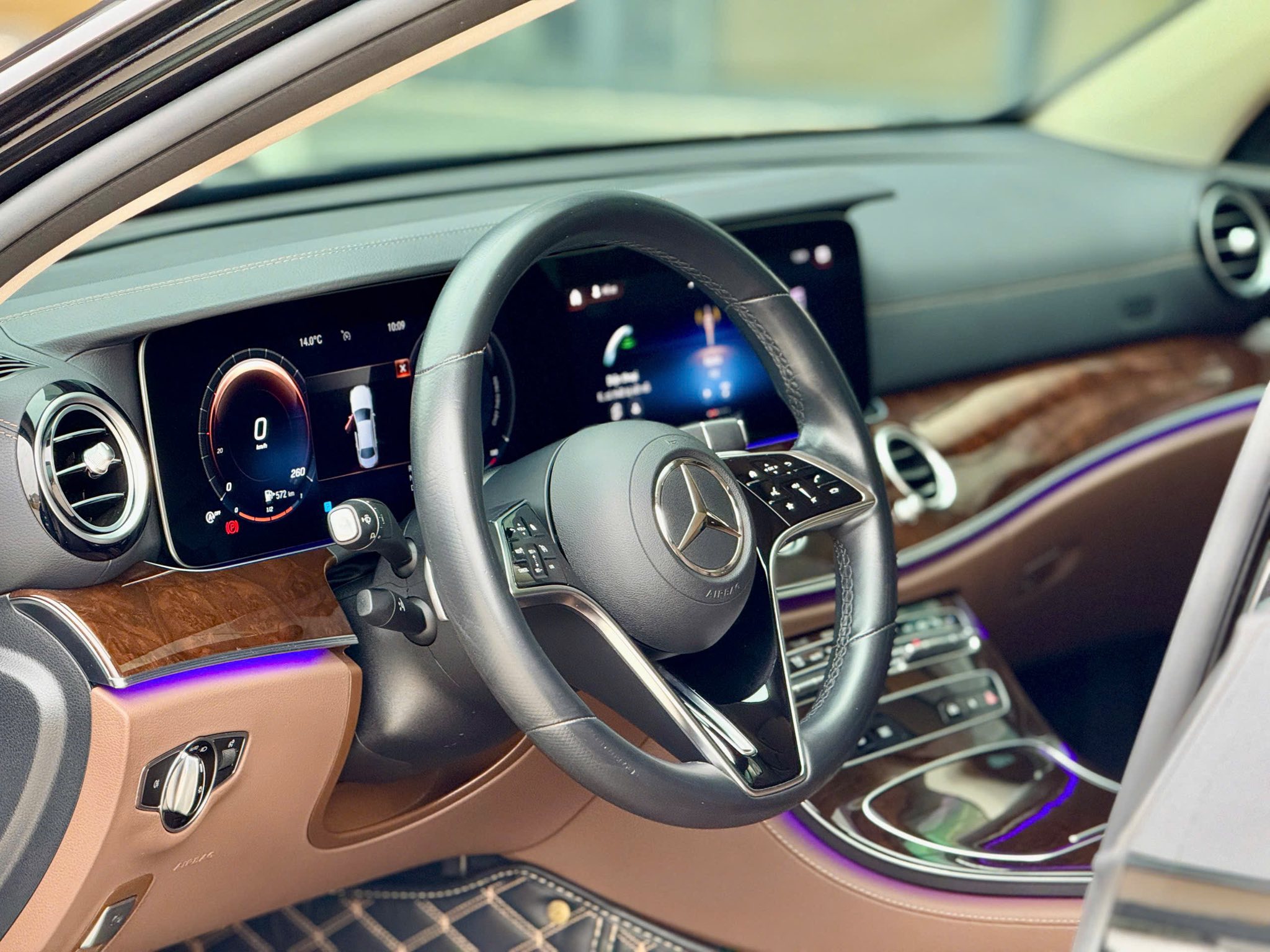 Cần bán Mercedes-Benz E class E200 Exclusive sản xuất năm 2022, màu đen, 1.499 tỉ