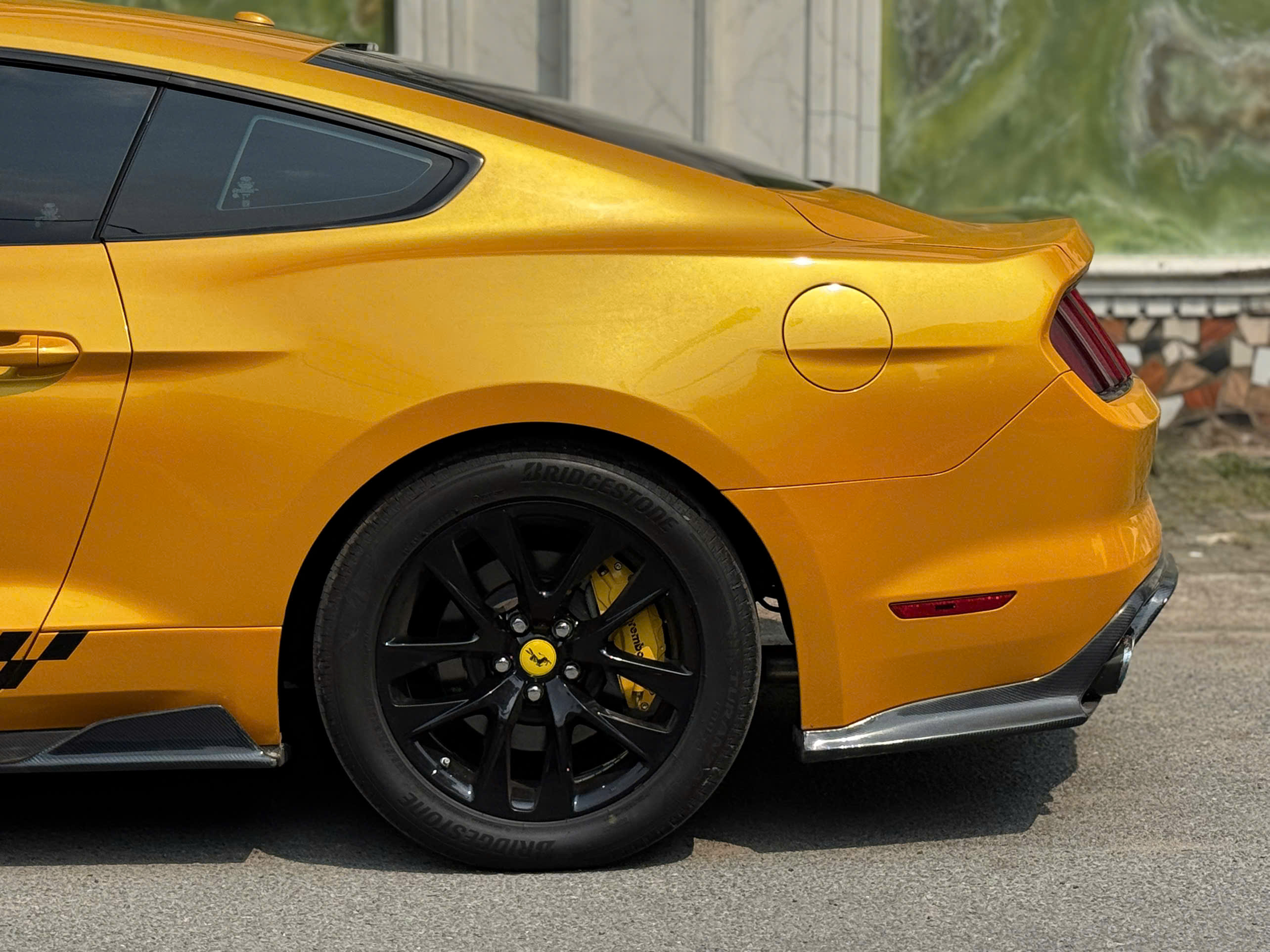 Cần bán xe Ford Mustang Ecoboost sản xuất 2015, màu vàng, nhập khẩu, 1.22 tỉ