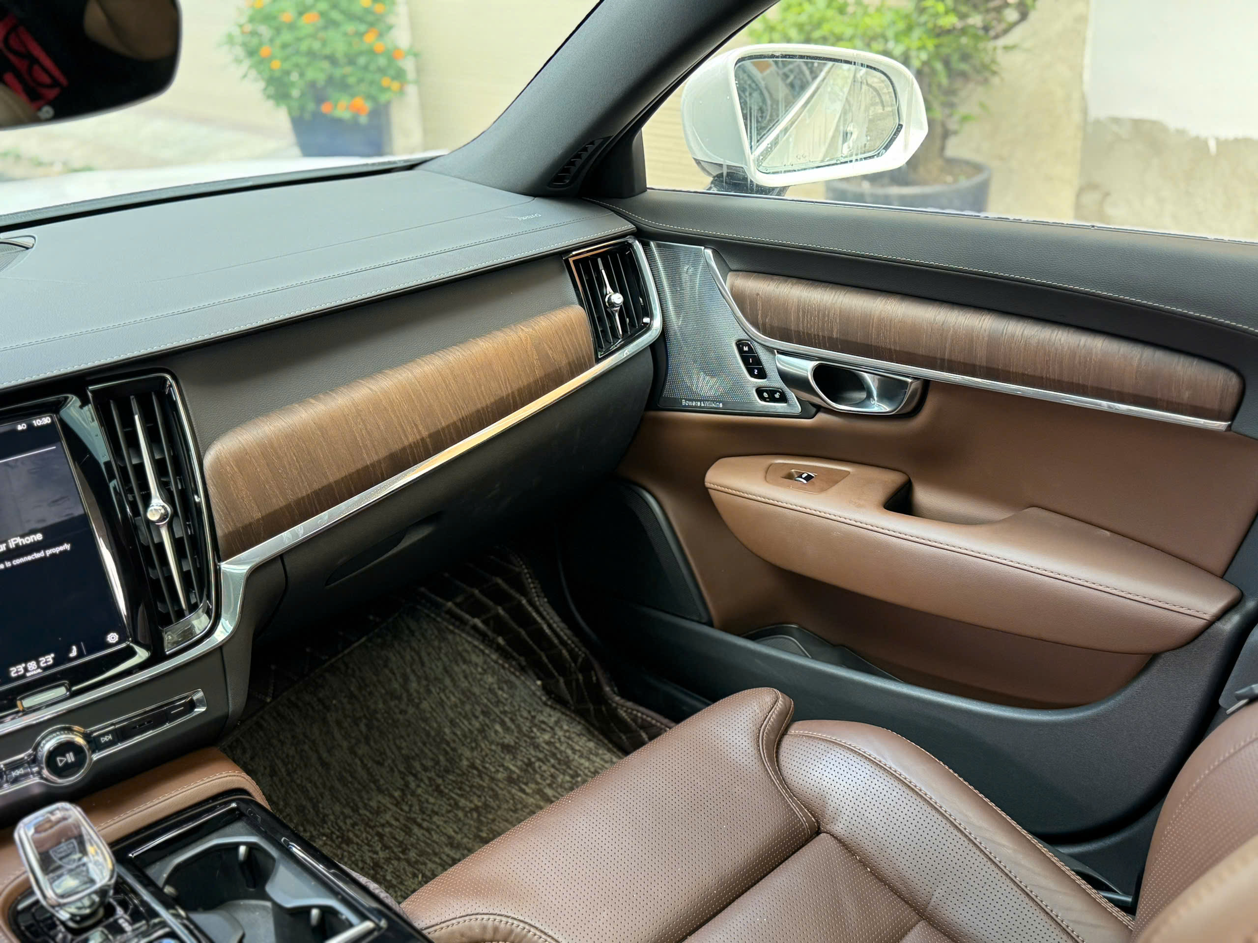 Cần bán Volvo S90 T8 AWD năm sản xuất 2025, màu trắng, nhập khẩu nguyên chiếc, 2.43 tỉ