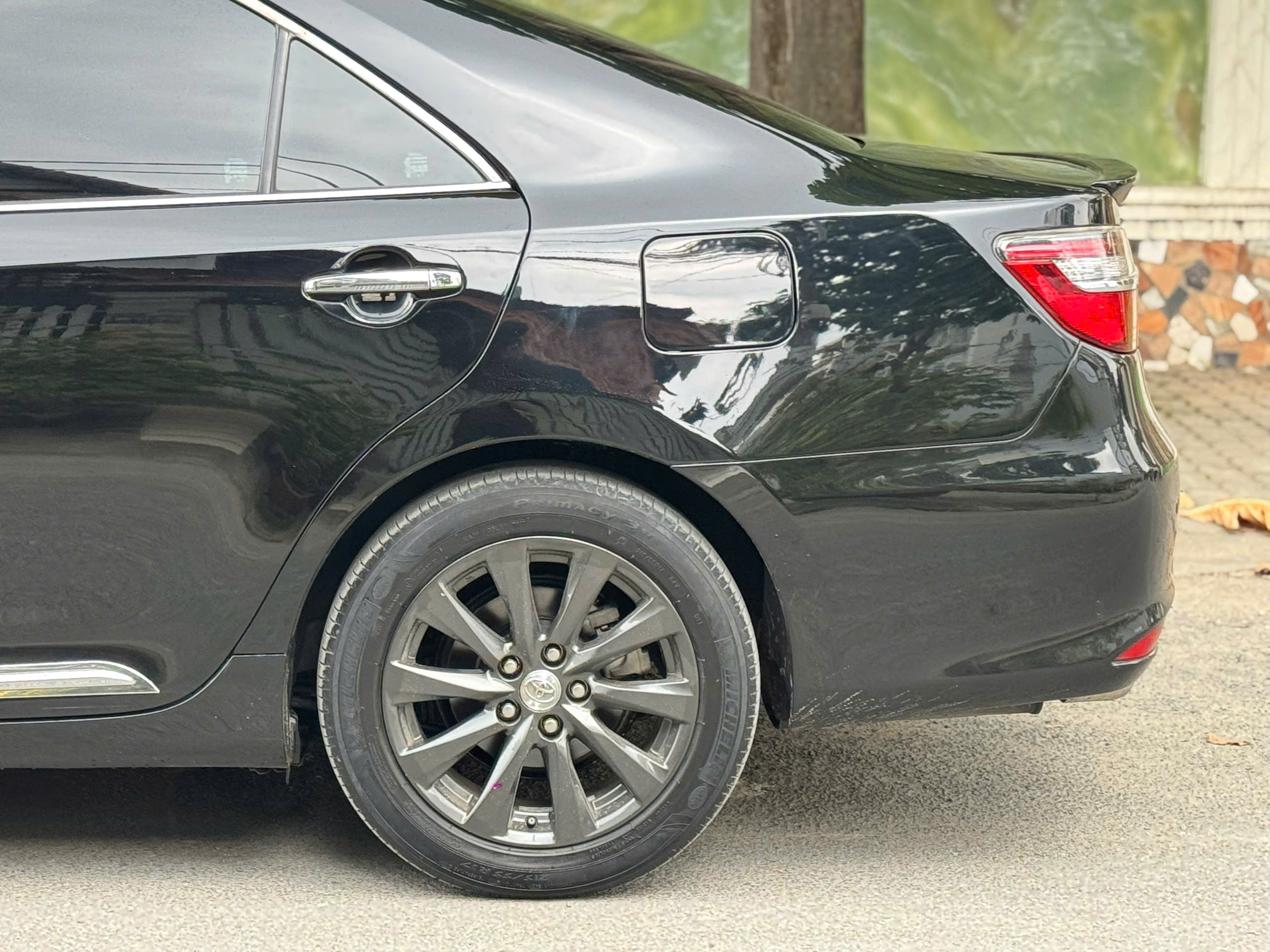 Cần bán xe Toyota Camry 2.5Q năm 2016, màu đen, giá tốt