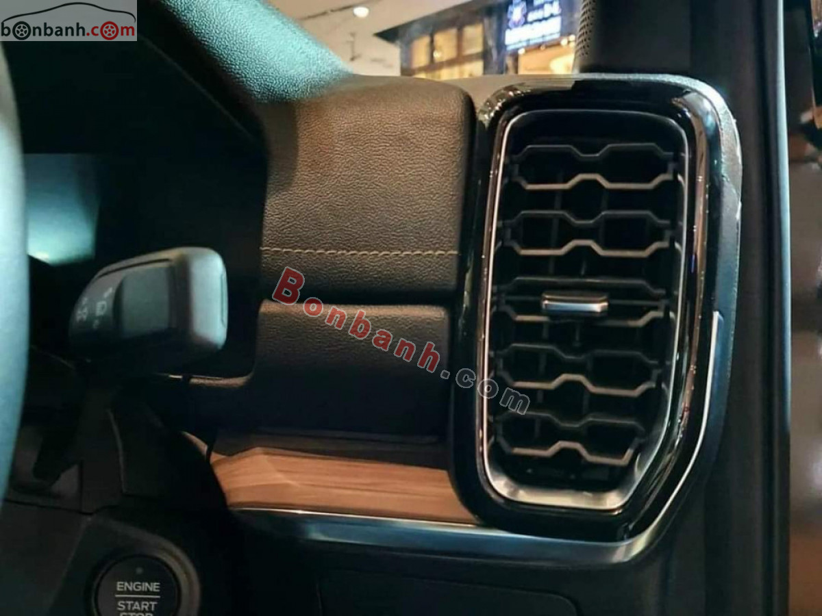 Bán ô tô Ford Everest Titanium Plus 2.0L 4x4 AT - 2025 - xe mới