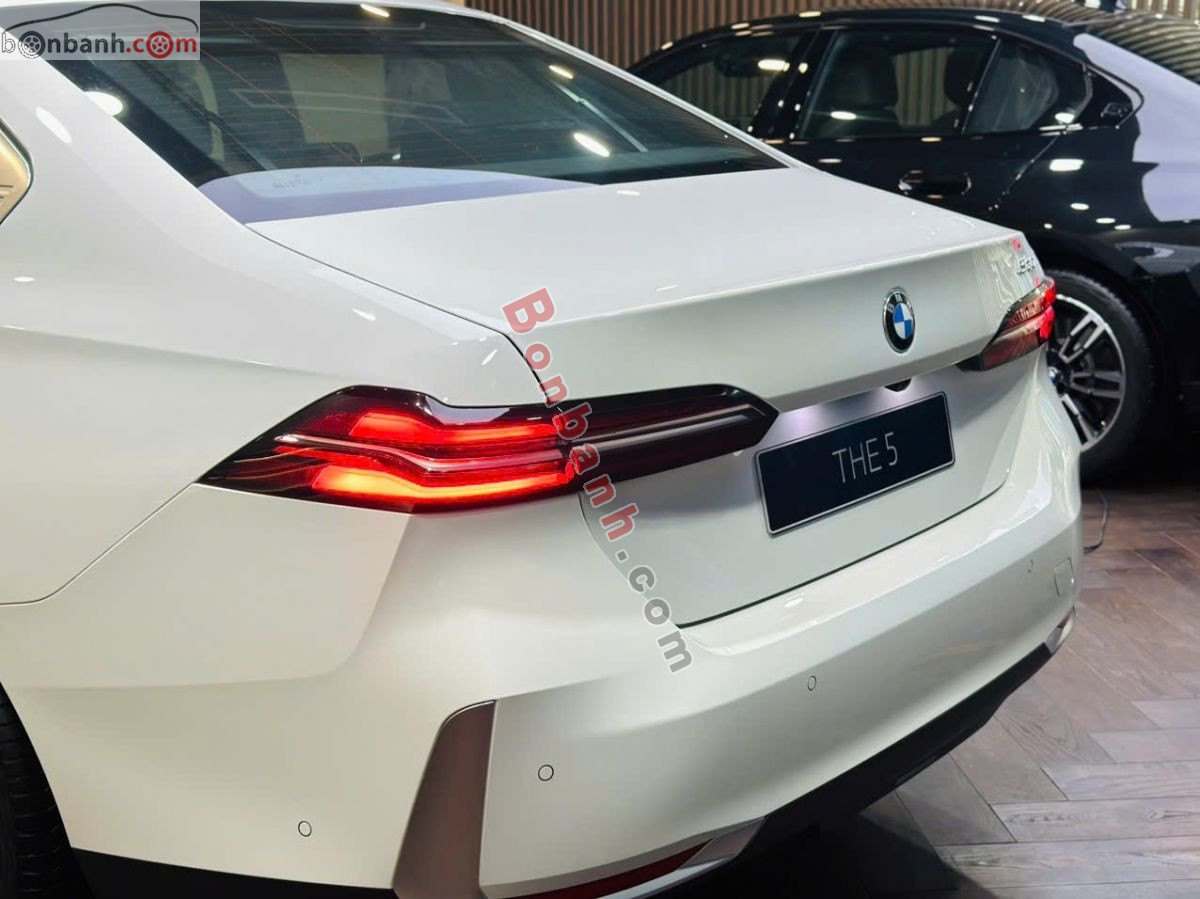 Bán ô tô BMW 5 Series 520i - 2026 - xe mới