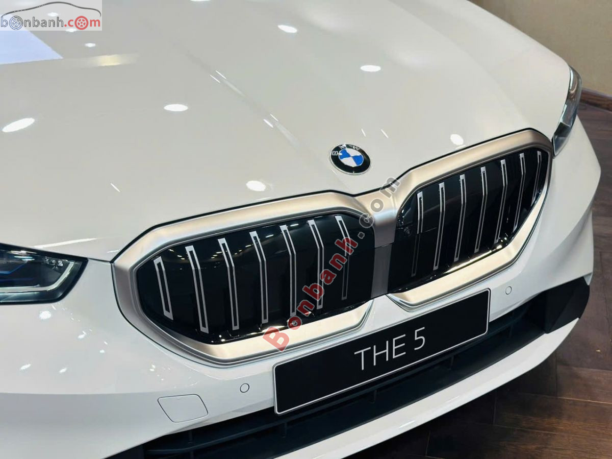 Bán ô tô BMW 5 Series 520i - 2026 - xe mới