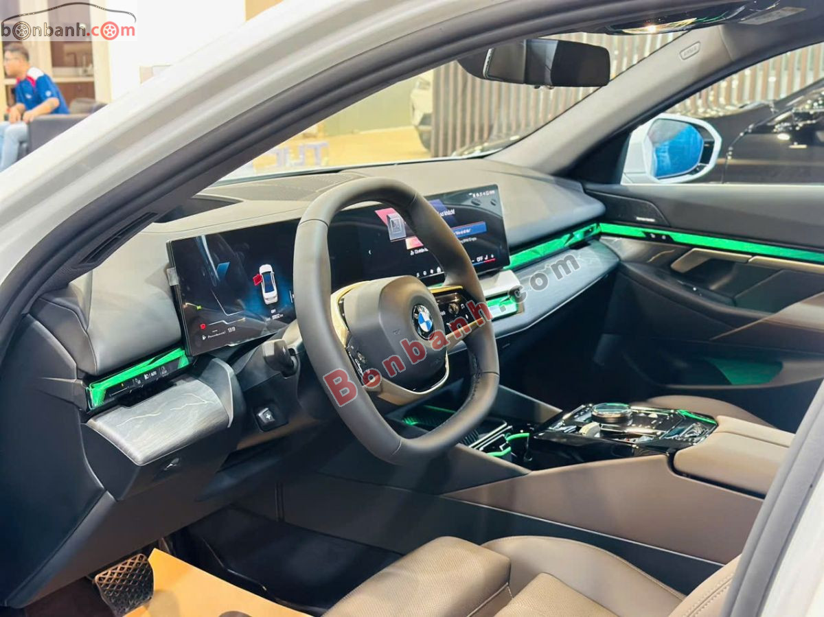 Bán ô tô BMW 5 Series 520i - 2026 - xe mới
