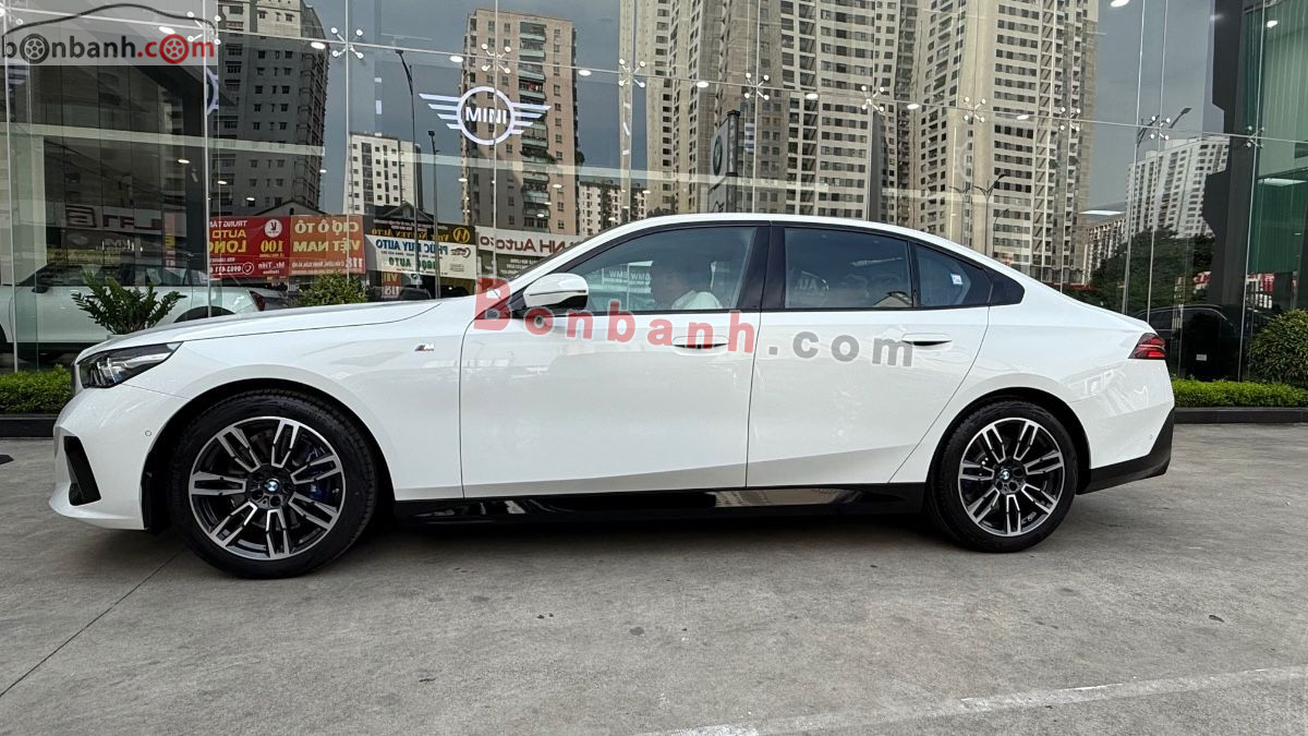 Bán ô tô BMW 5 Series 530i M Sport - 2026 - xe mới