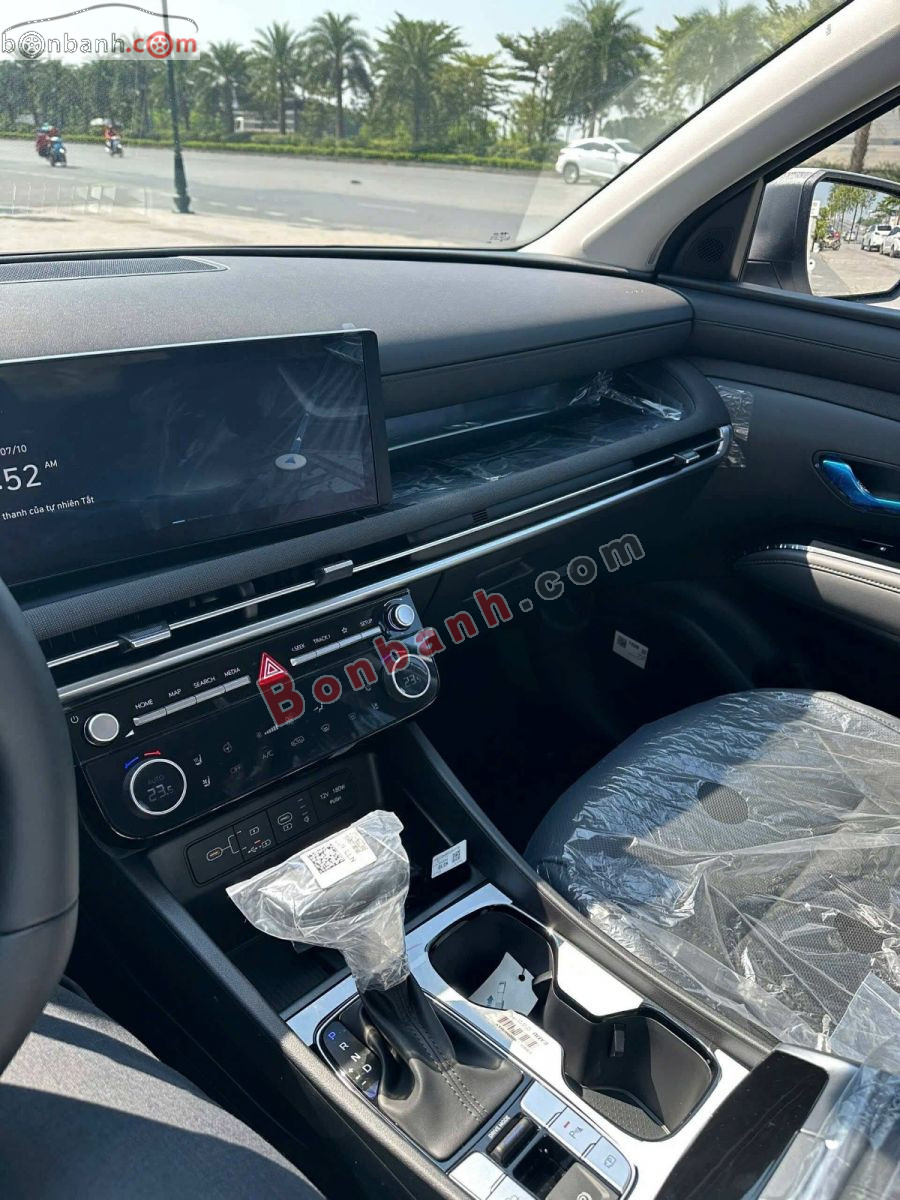 Bán ô tô Hyundai Tucson 2.0 AT Đặc biệt - 2025 - xe mới