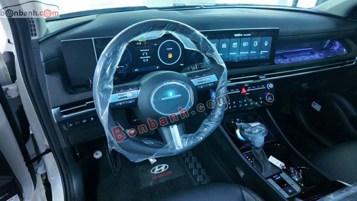 Bán ô tô Hyundai Tucson 2.0 AT Đặc biệt - 2025 - xe mới