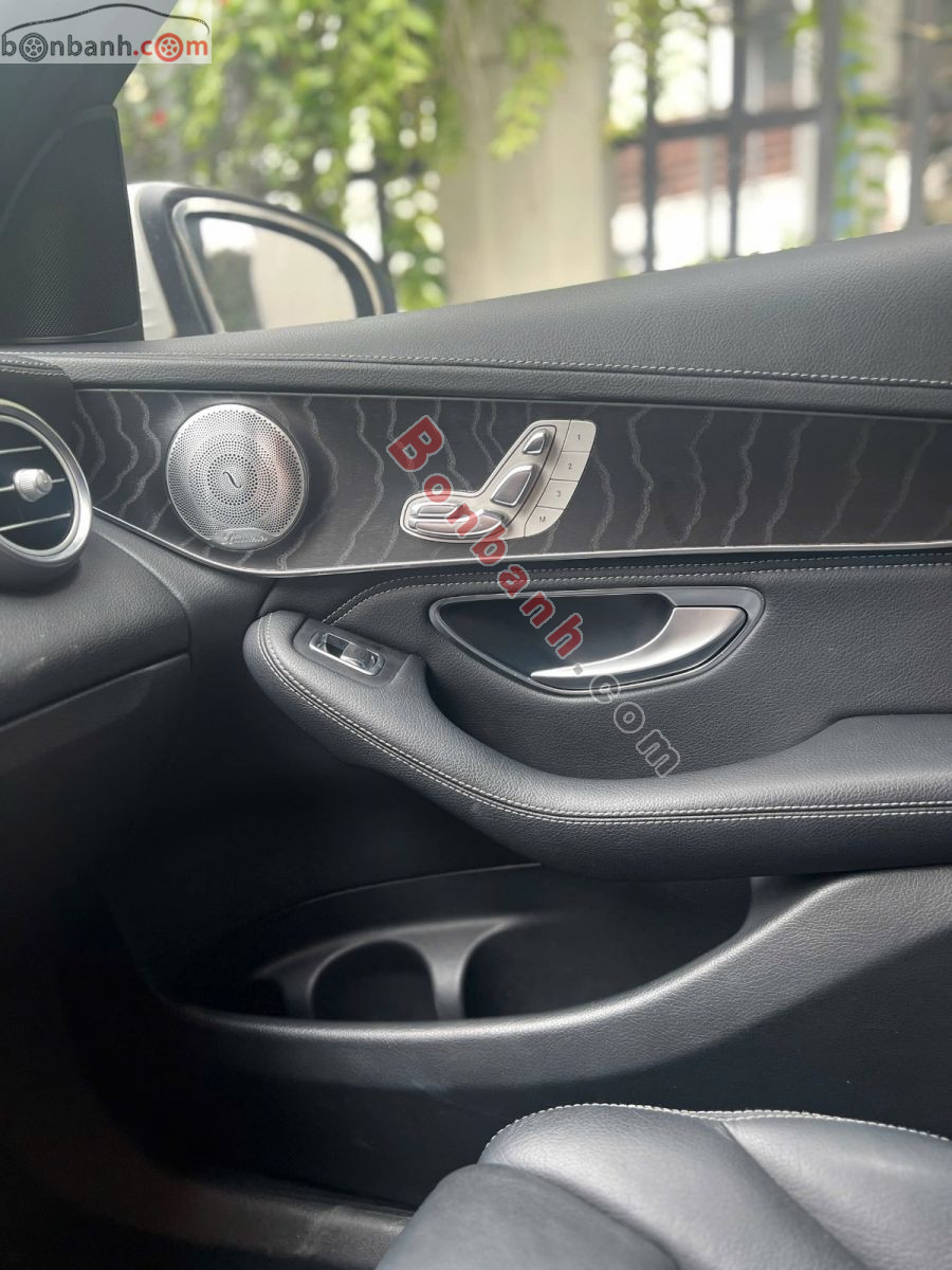 Bán ô tô Mercedes Benz GLC 300 4Matic - 2017 - xe cũ