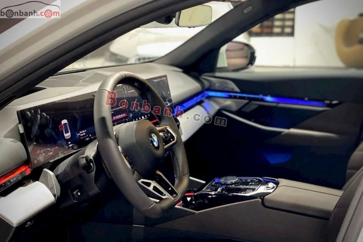 Bán ô tô BMW 5 Series 530i M Sport - 2025 - xe mới