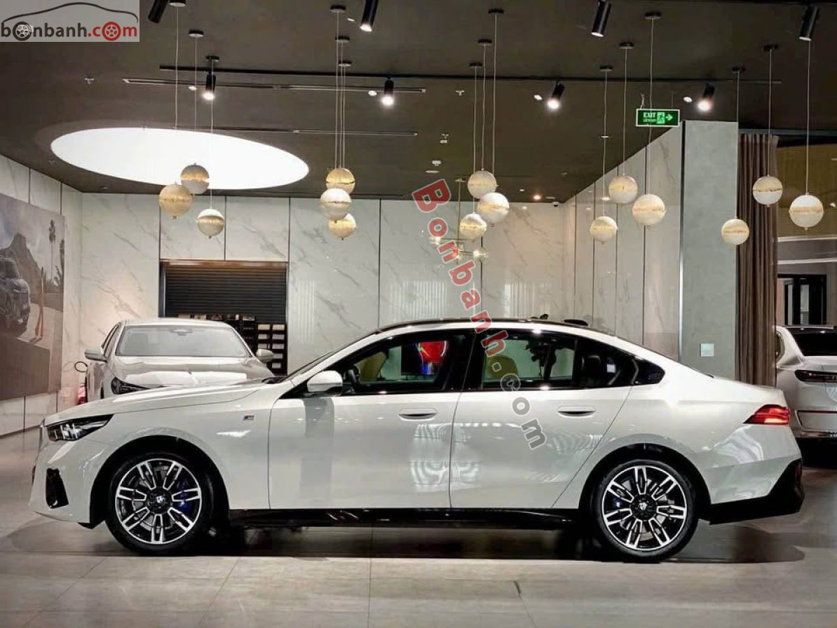 Bán ô tô BMW 5 Series 530i M Sport - 2025 - xe mới