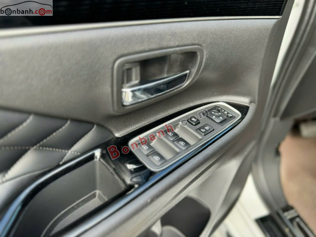 Bán ô tô Mitsubishi Outlander Premium 2.0 CVT - 2022 - xe cũ