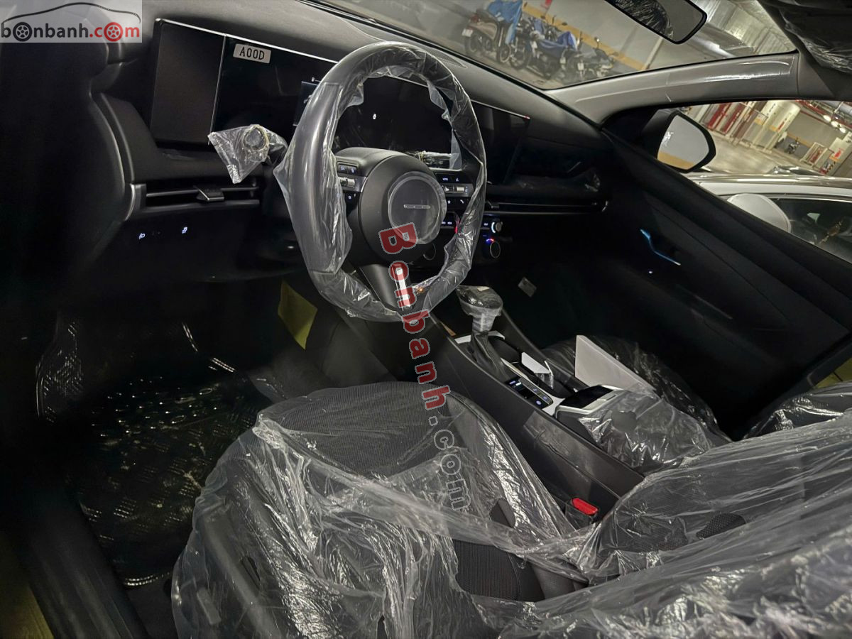 Bán ô tô Hyundai Tucson 2.0 AT Tiêu chuẩn - 2025 - xe cũ