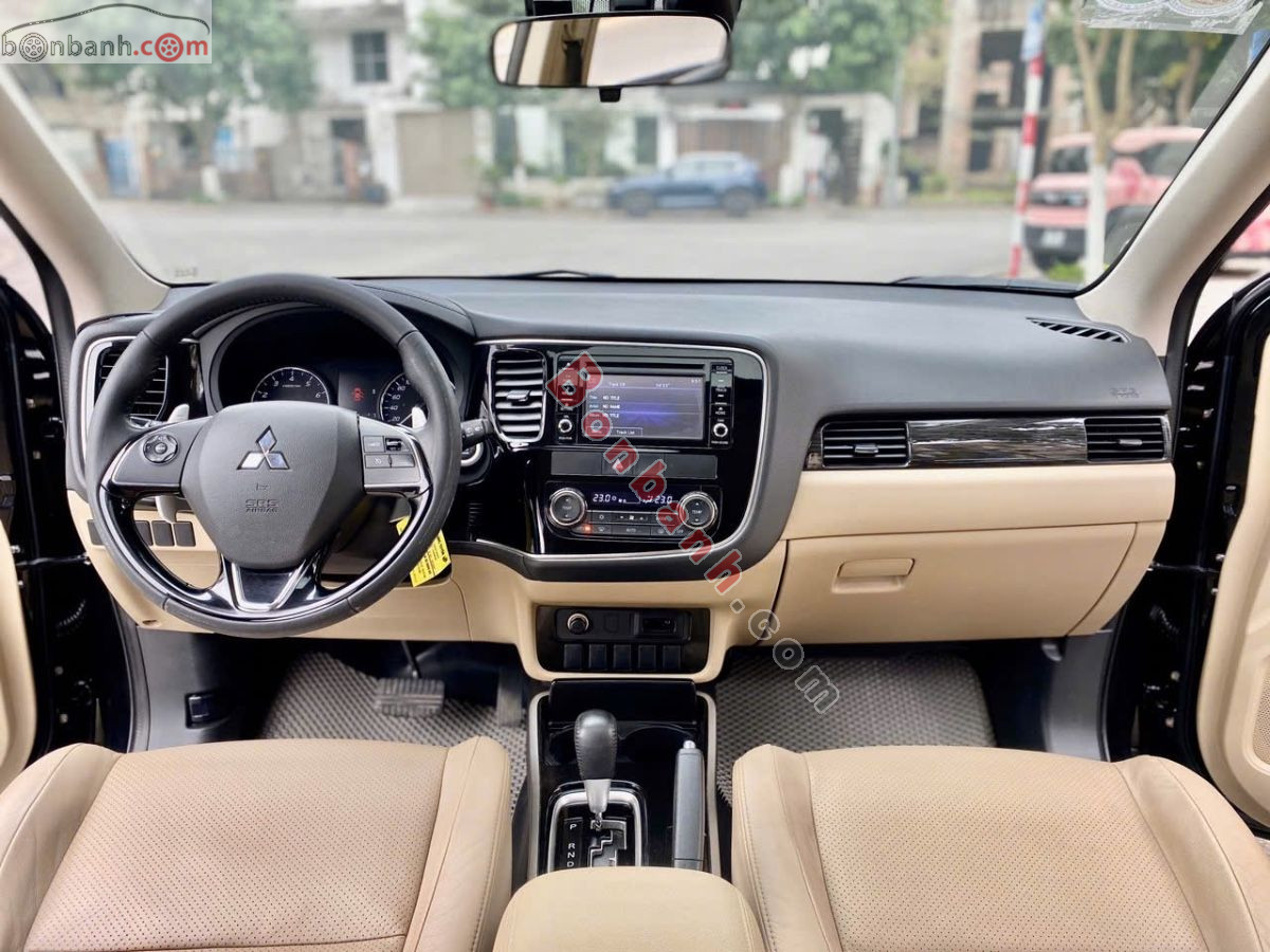 Bán ô tô Mitsubishi Outlander 2.0 CVT - 2017 - xe cũ