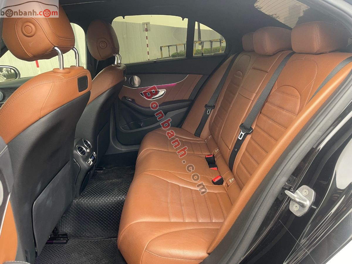 Bán ô tô Mercedes Benz C class C300 AMG - 2019 - xe cũ