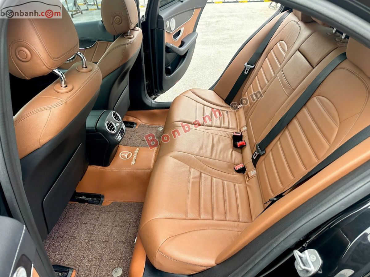 Bán ô tô Mercedes Benz C class C300 AMG - 2021 - xe cũ