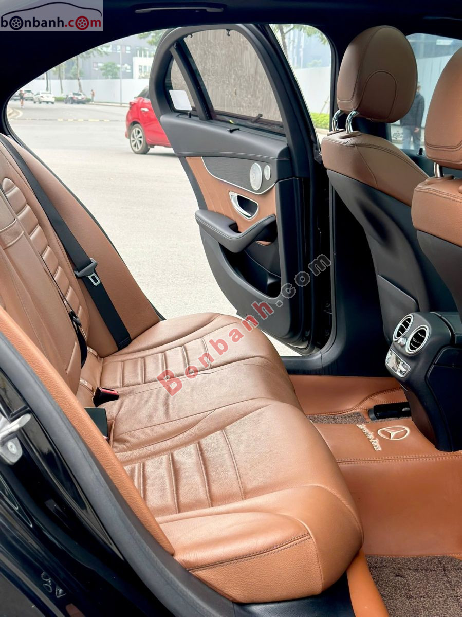 Bán ô tô Mercedes Benz C class C300 AMG - 2021 - xe cũ