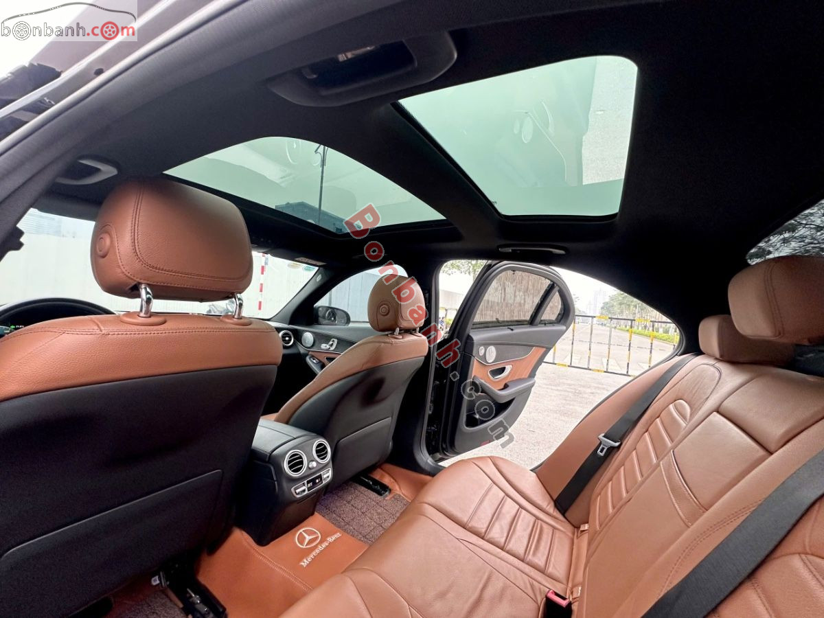 Bán ô tô Mercedes Benz C class C300 AMG - 2021 - xe cũ