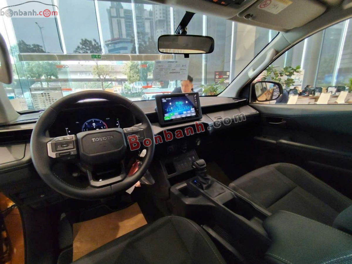 Bán ô tô Toyota Hilux Pro 2.8L 4x2 AT - 2026 - xe mới