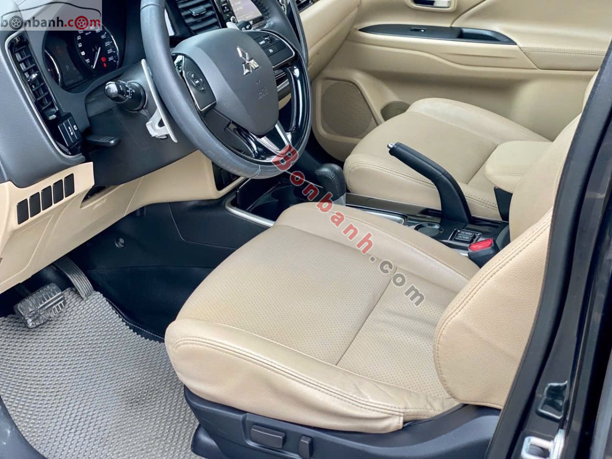 Bán ô tô Mitsubishi Outlander 2.0 CVT - 2017 - xe cũ