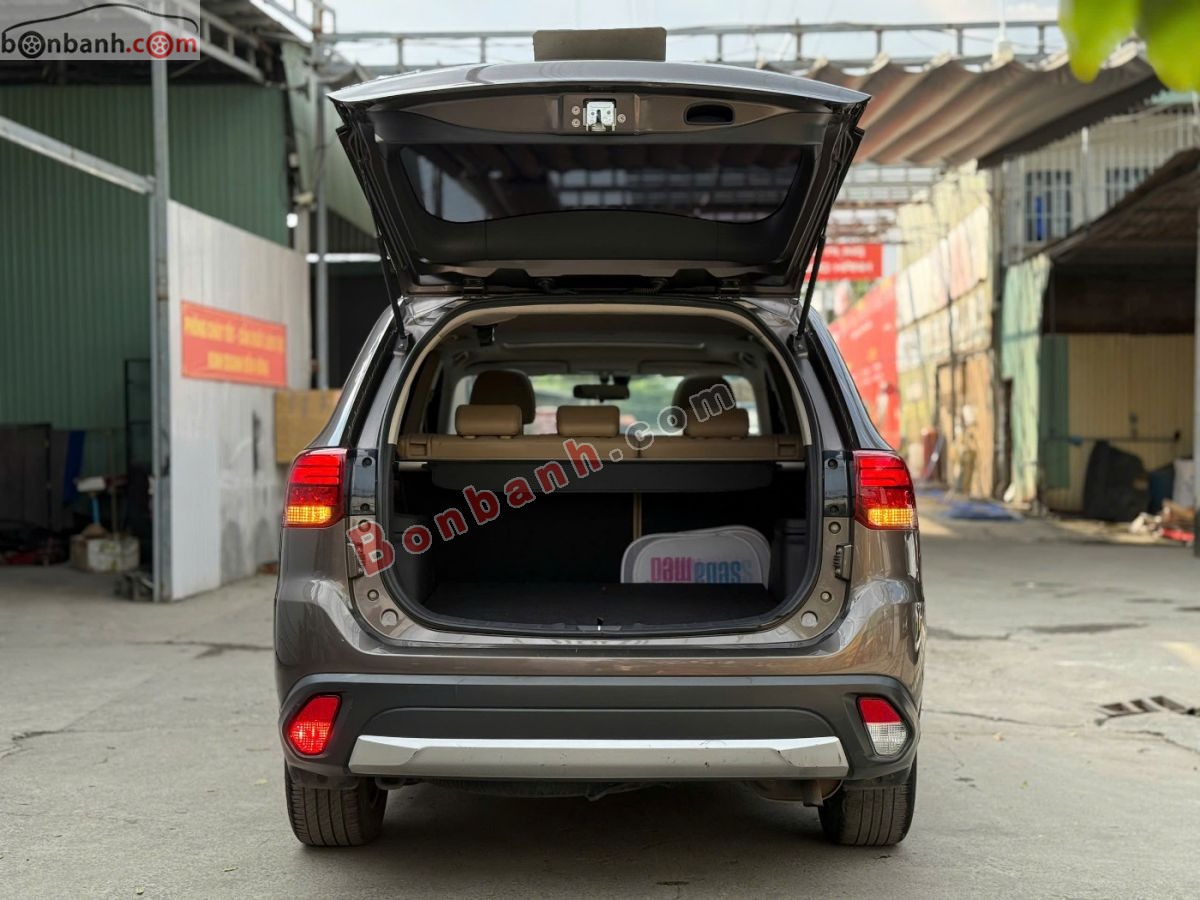 Bán ô tô Mitsubishi Outlander 2.0 CVT Premium - 2017 - xe cũ