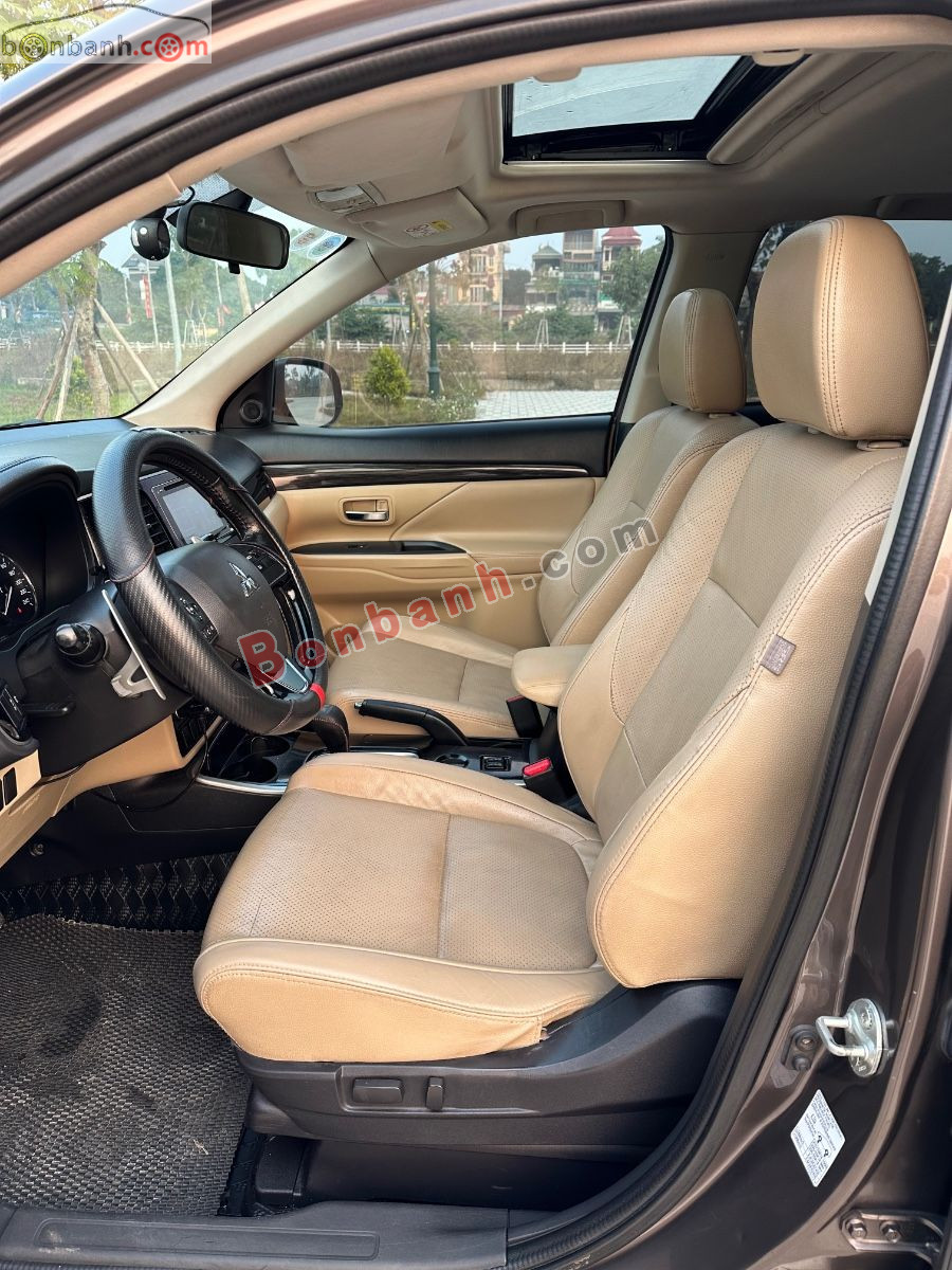 Bán ô tô Mitsubishi Outlander 2.0 CVT Premium - 2018 - xe cũ